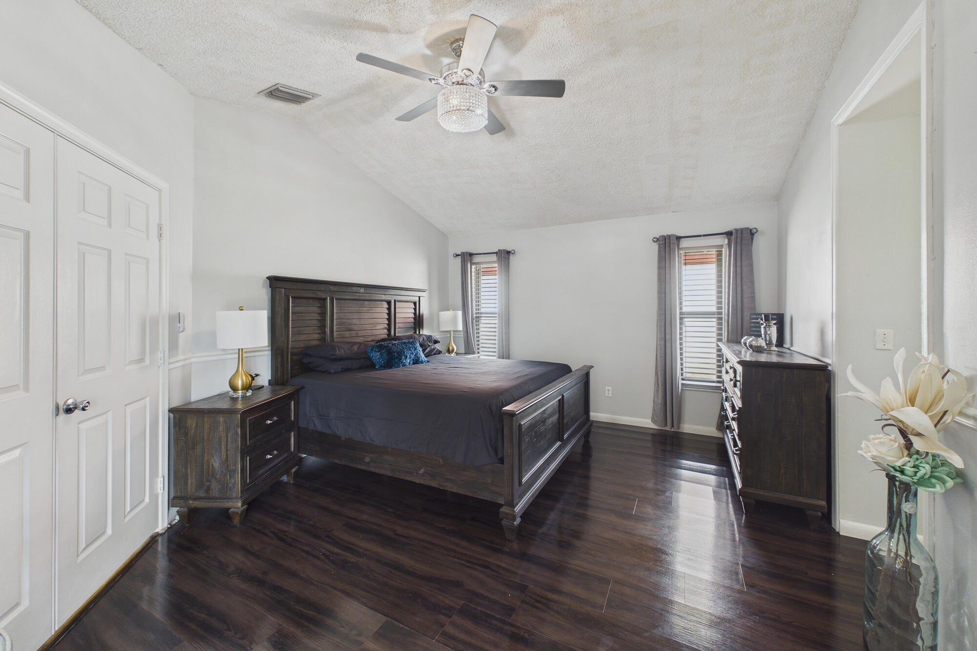 property viewer photo 3