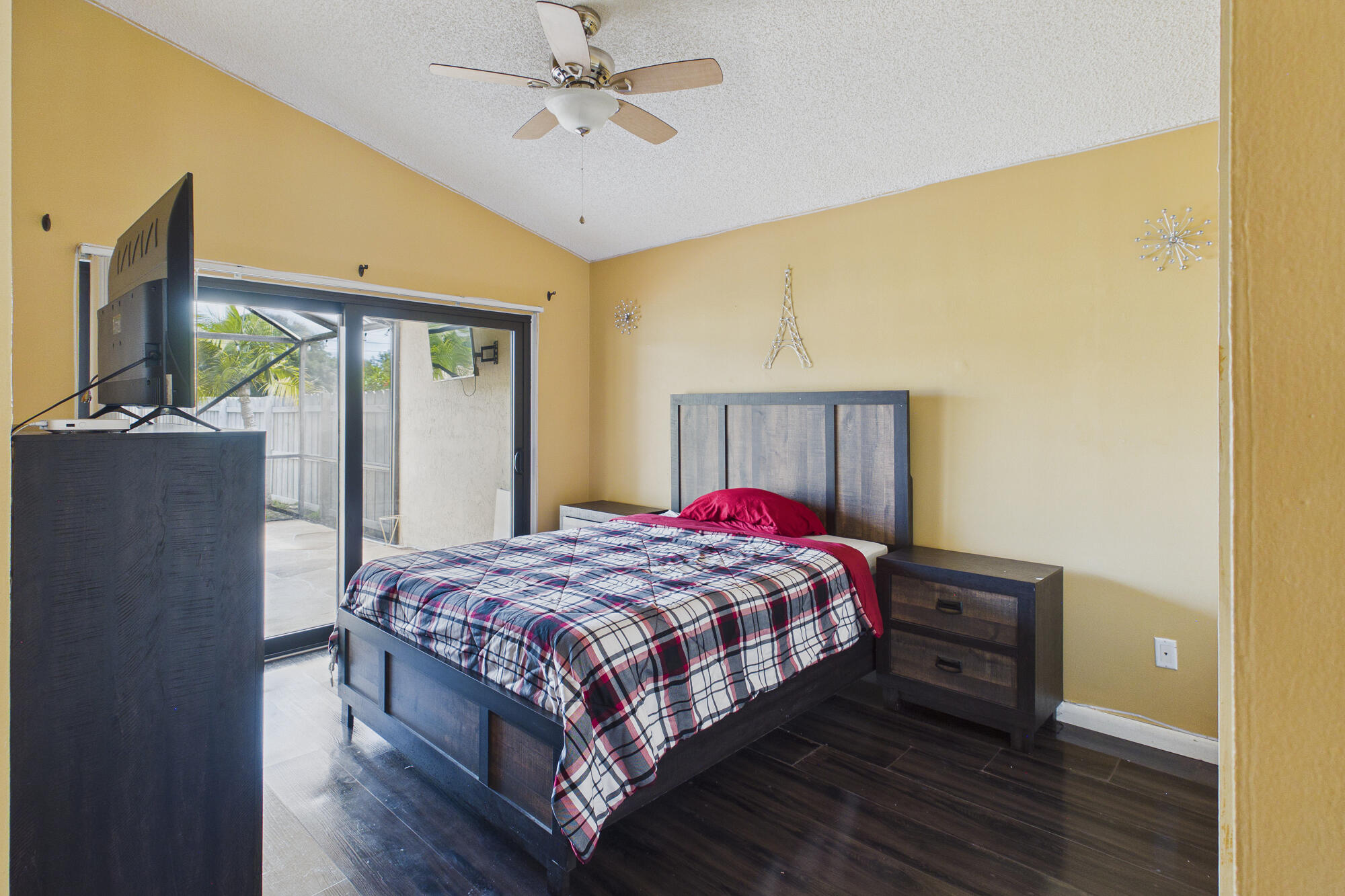 property viewer photo 36