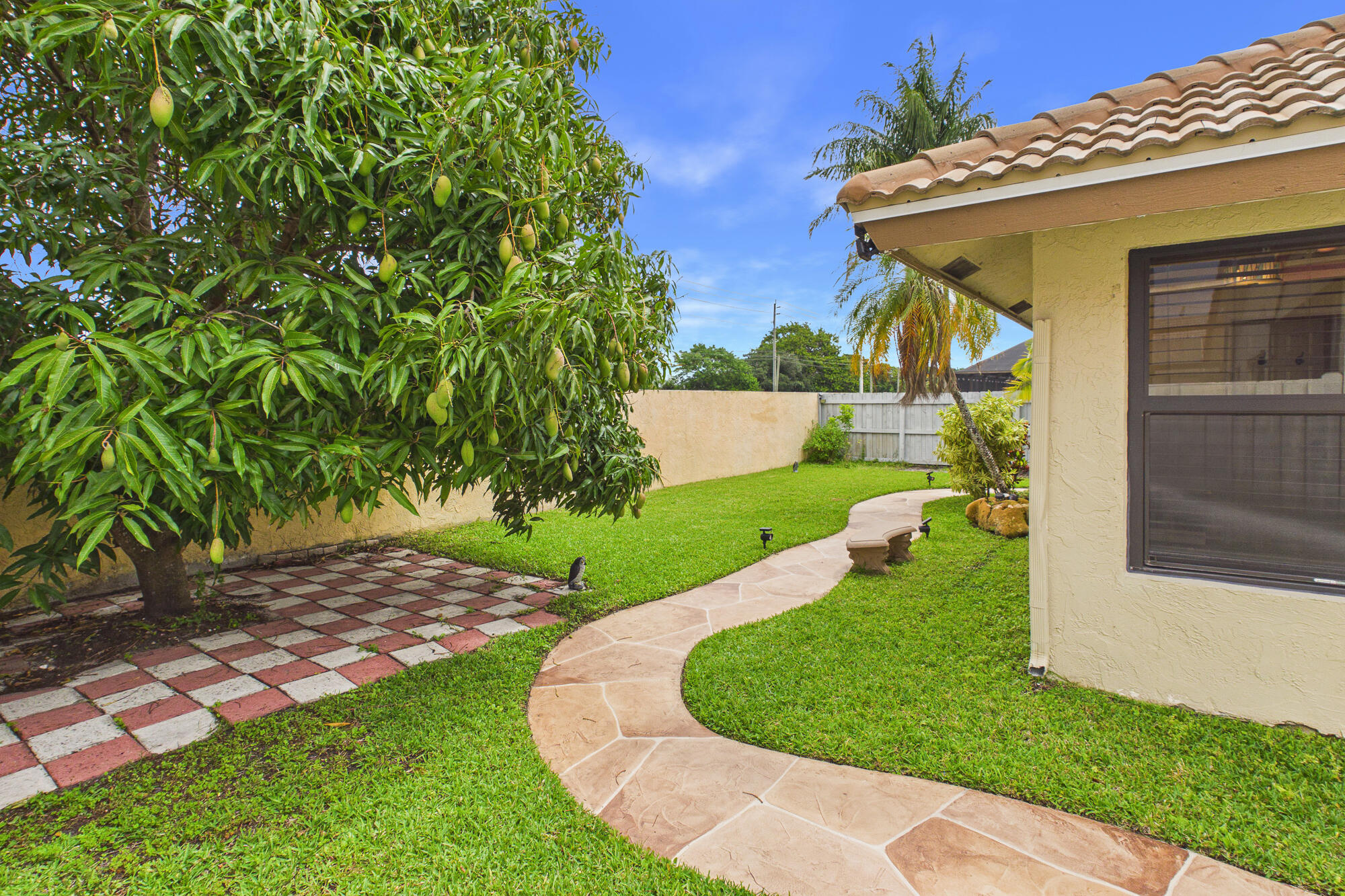 property viewer photo 45