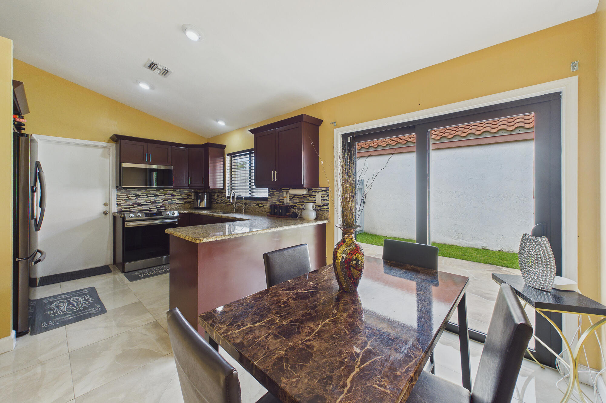 property viewer photo 6