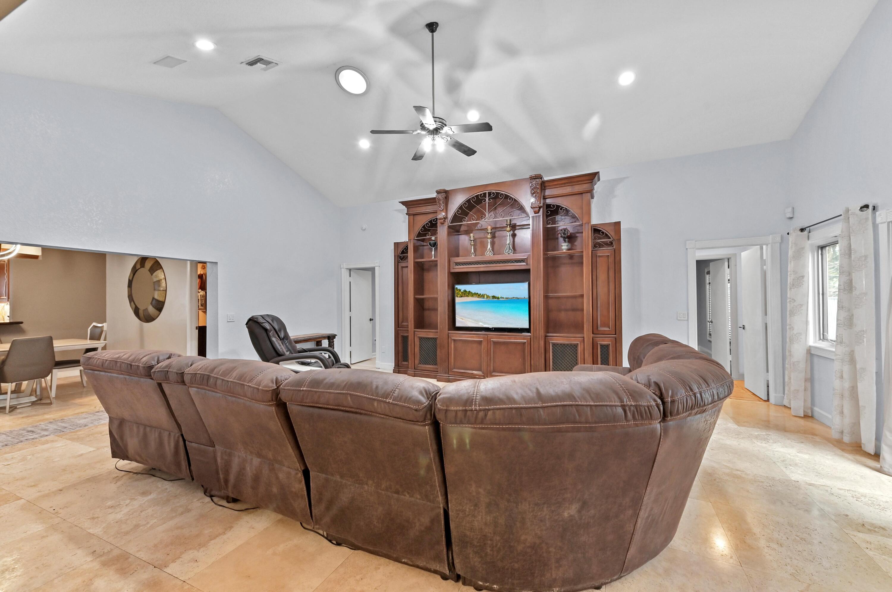 property viewer photo 9