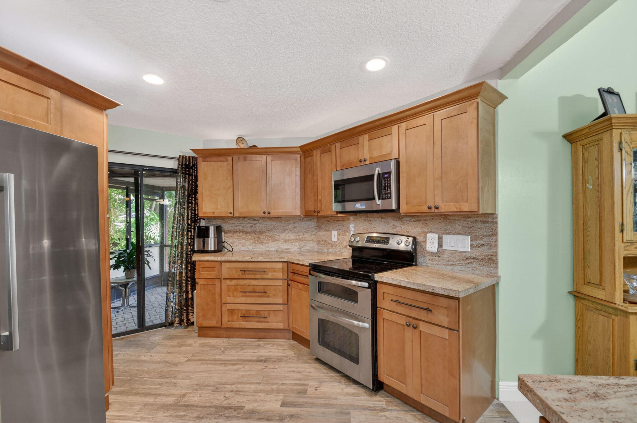 main property photo 16