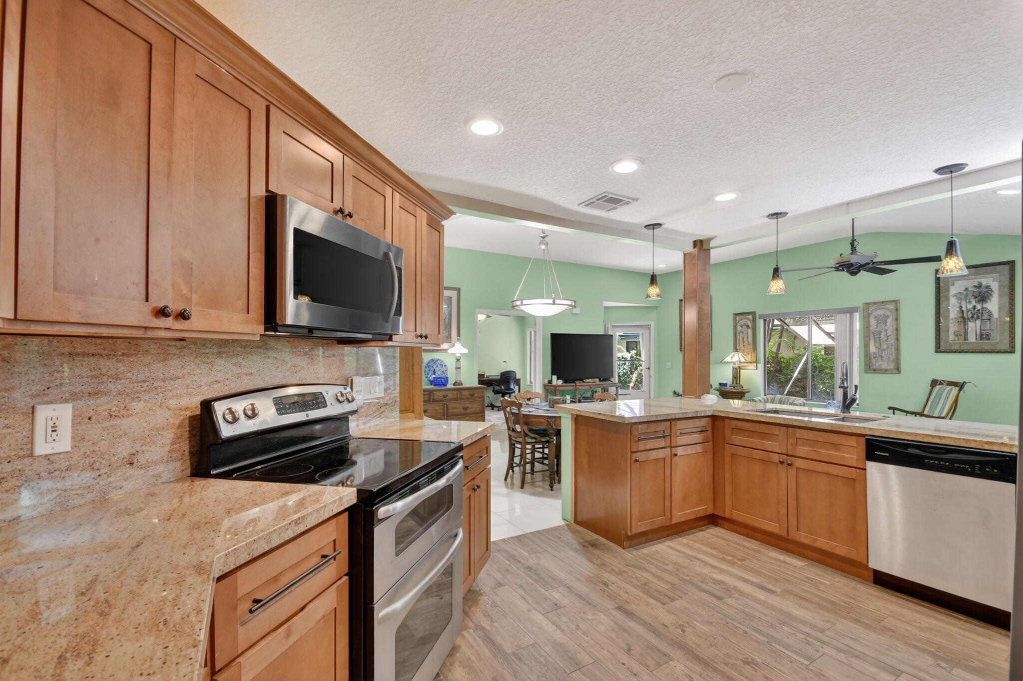 main property photo 18