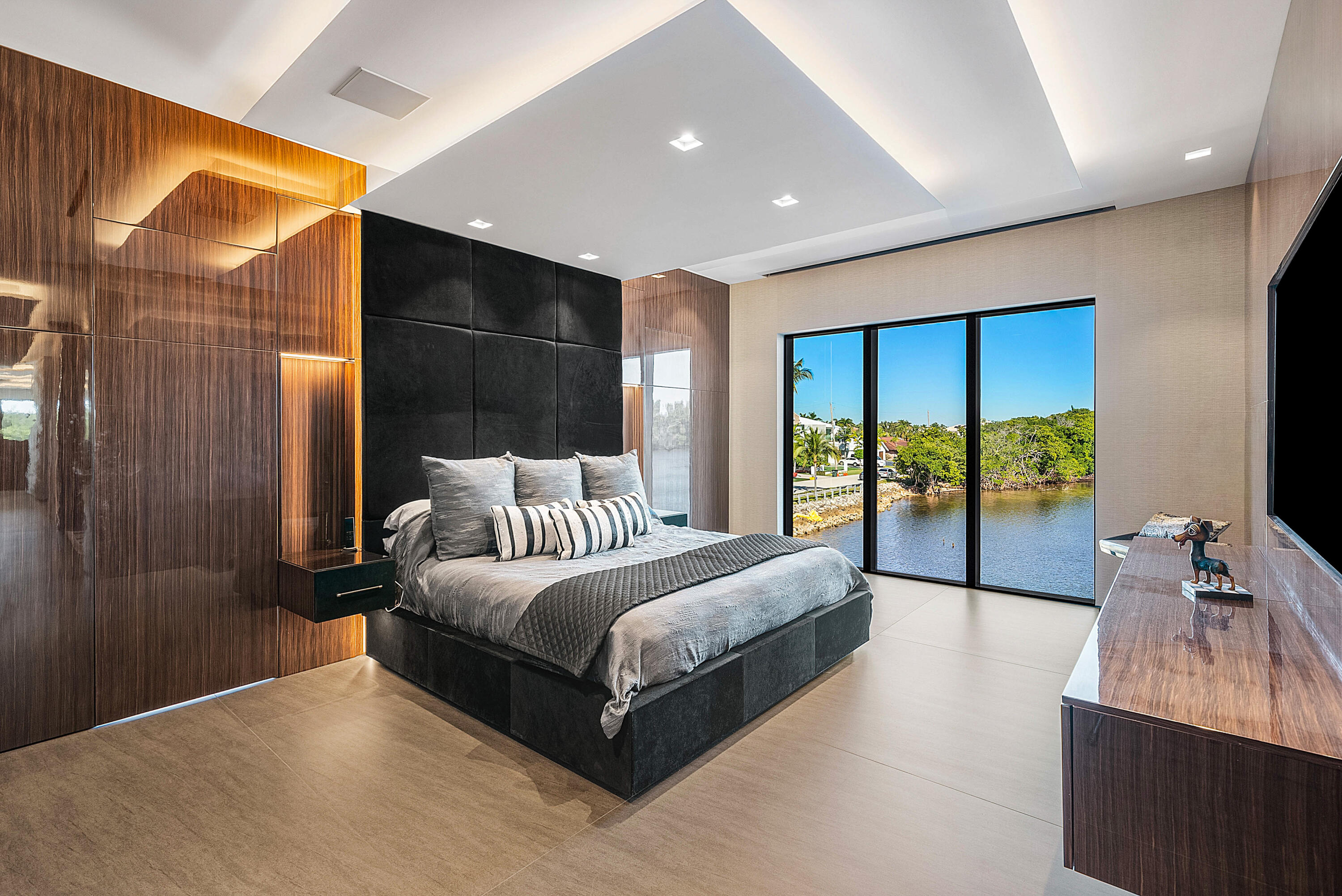 main property photo 78