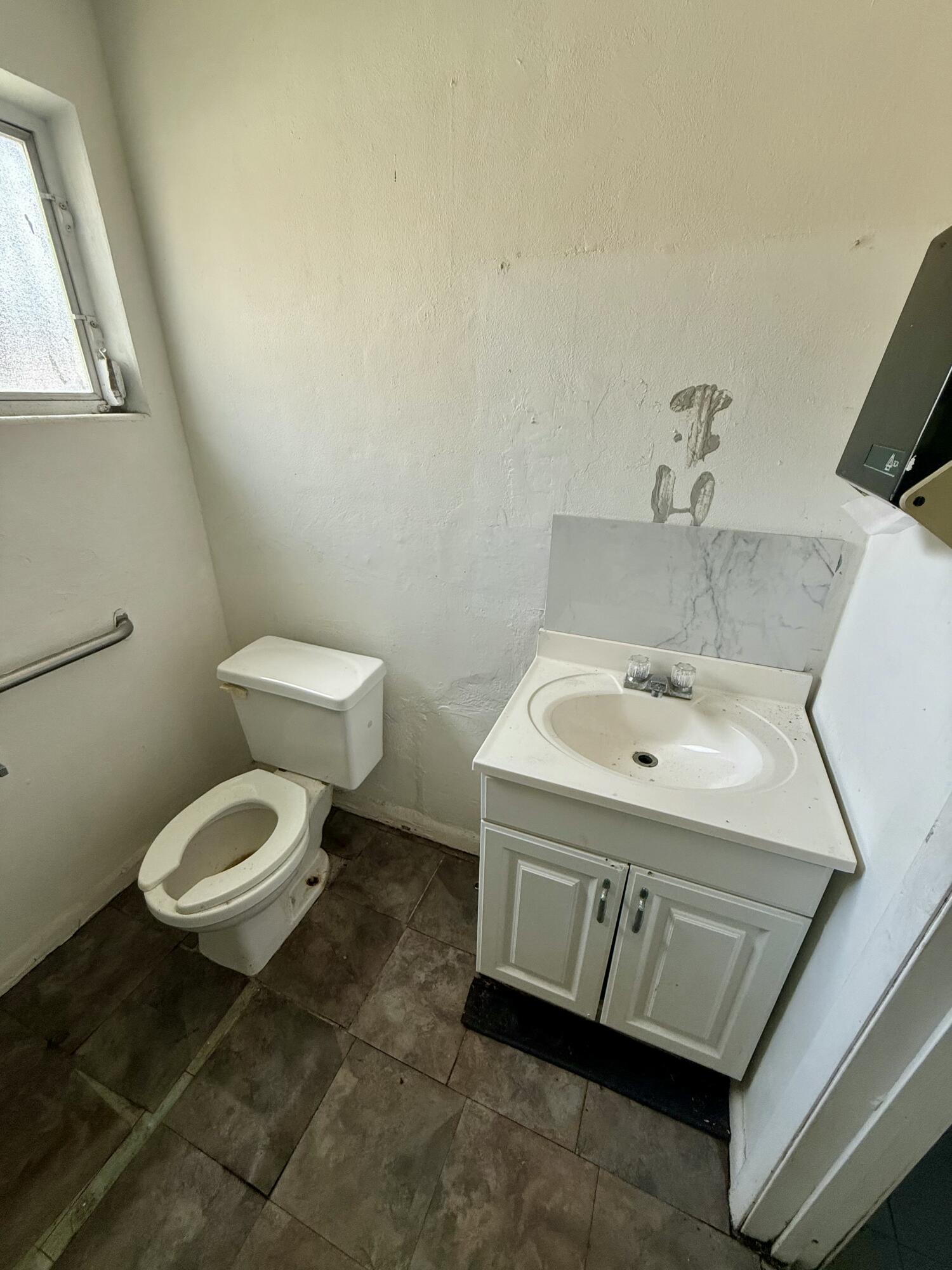 main property photo 13