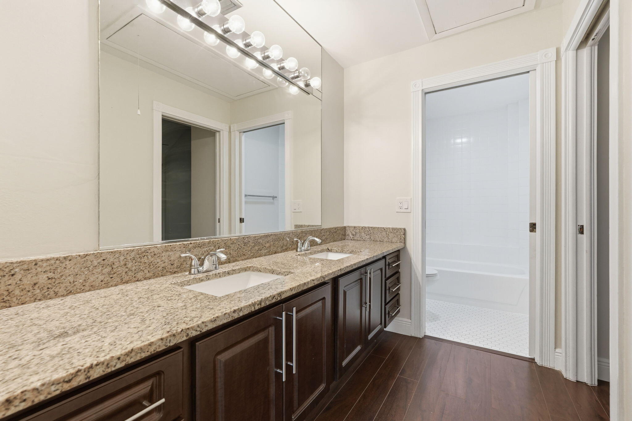 property viewer photo 29