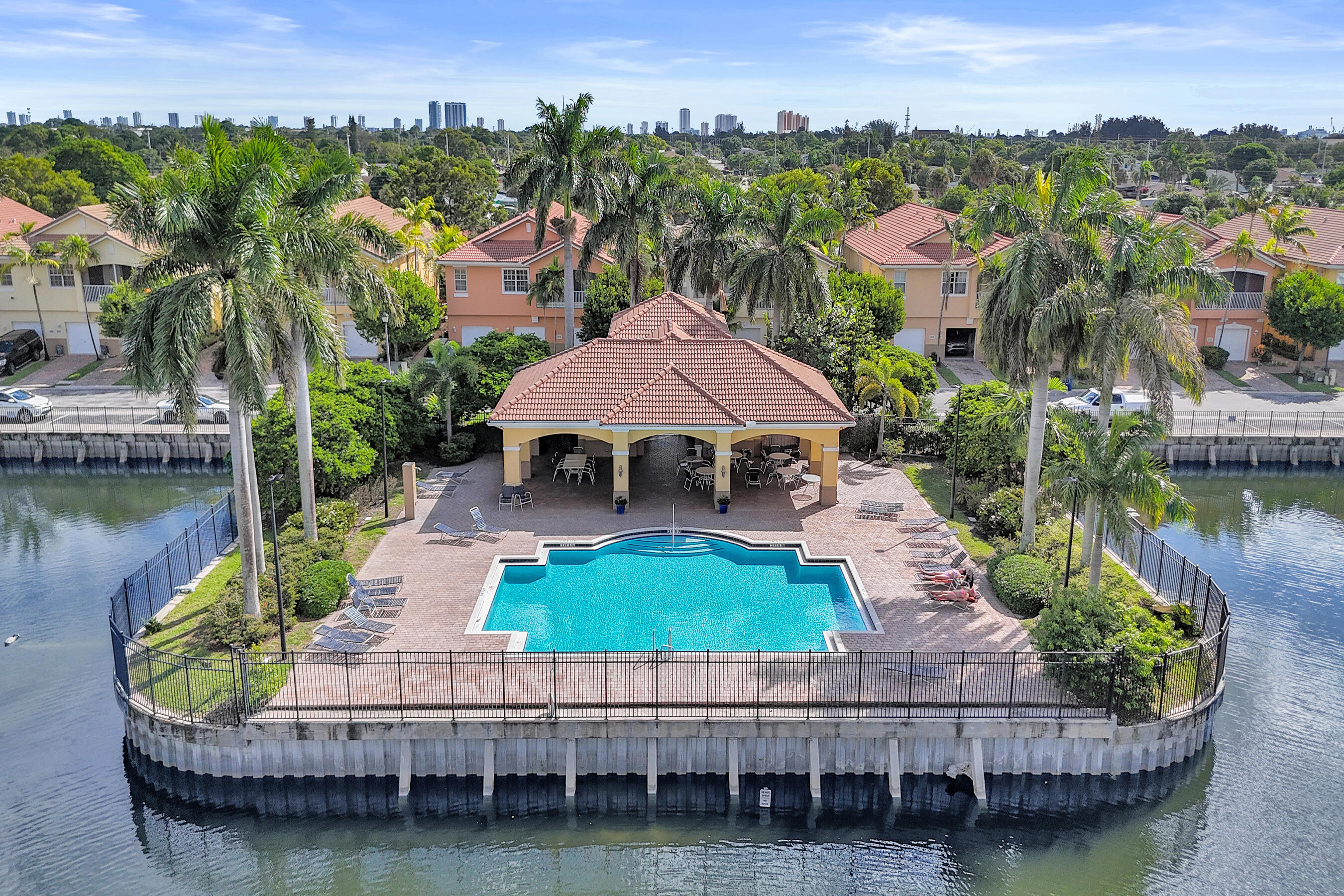 main property photo 25