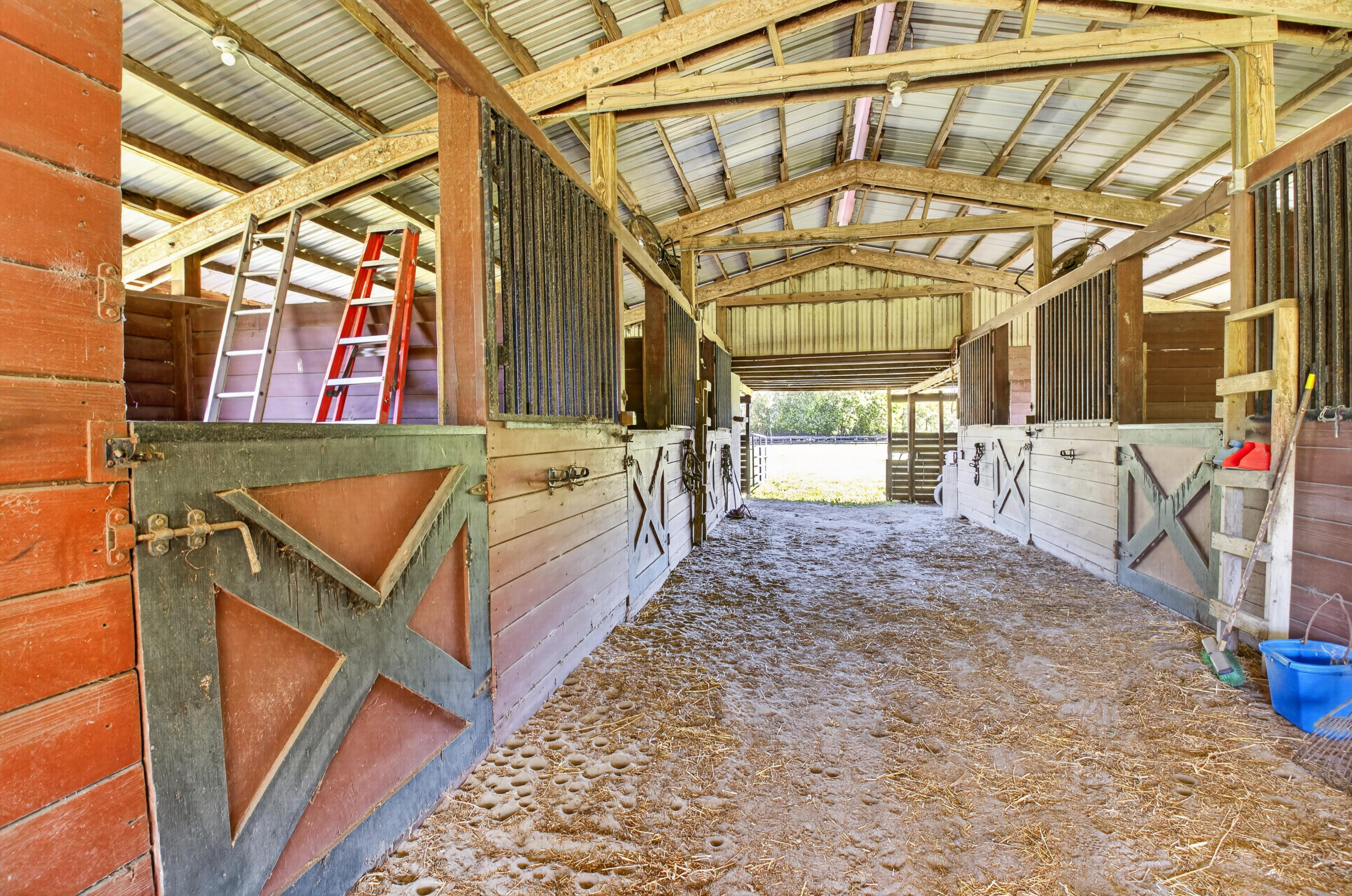 main property photo 37