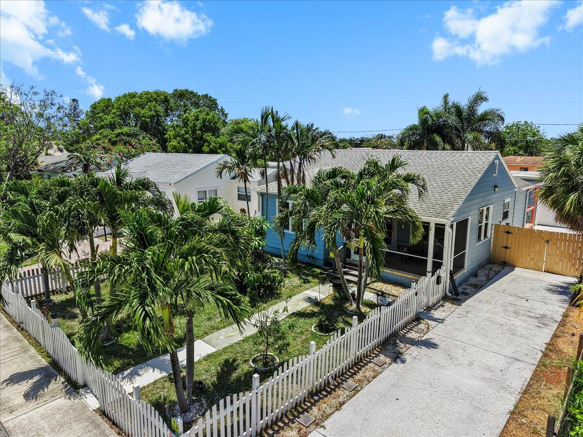 main property photo 30