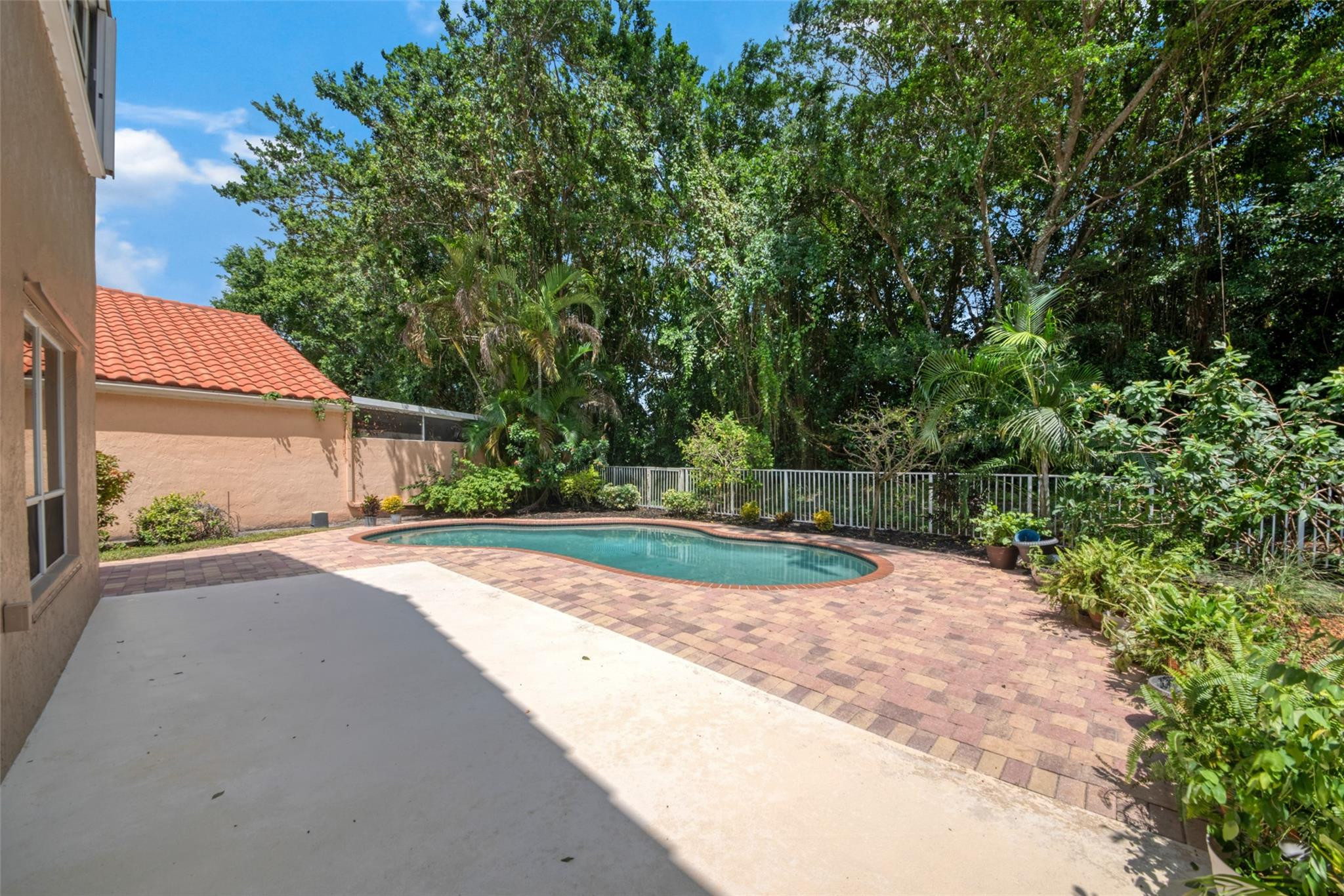 main property photo 24