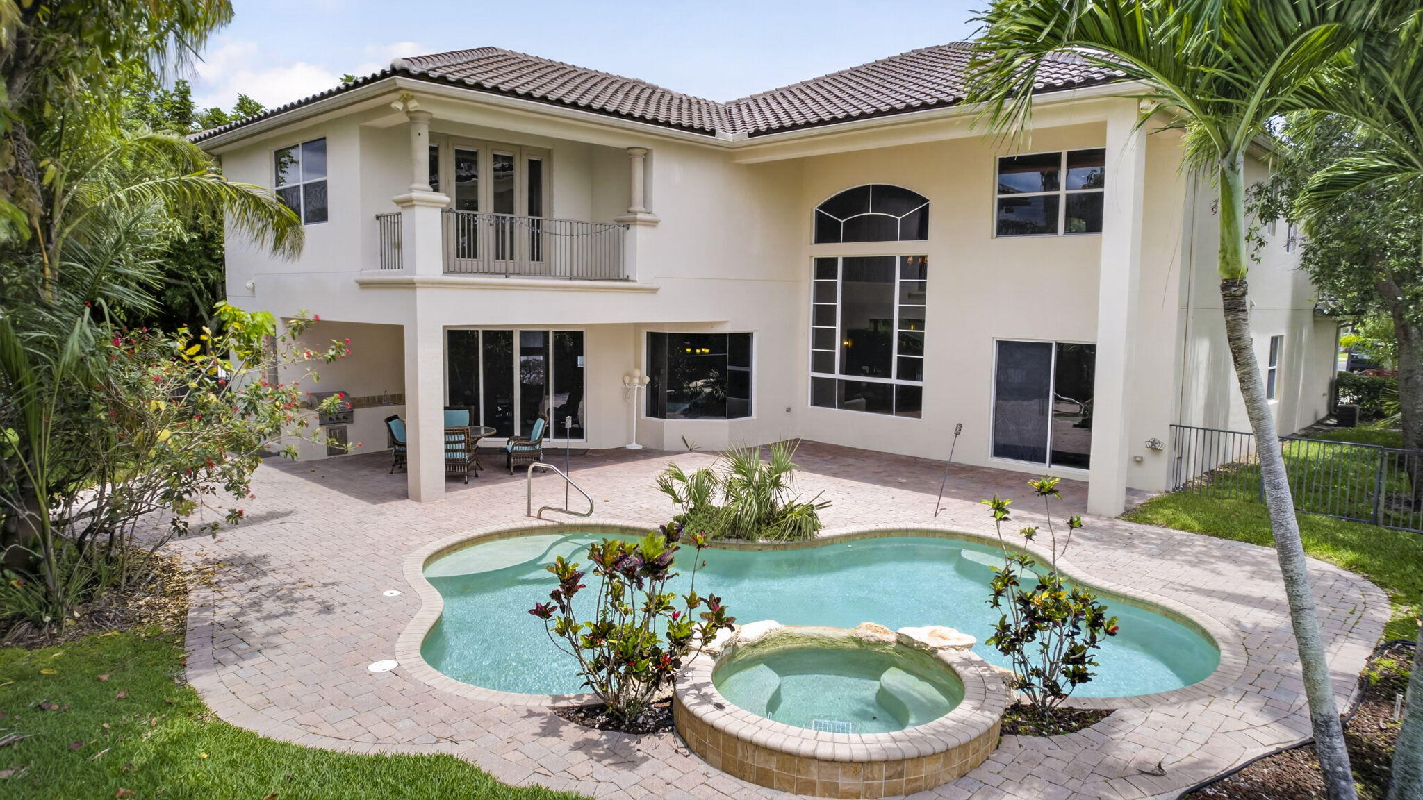 main property photo 6