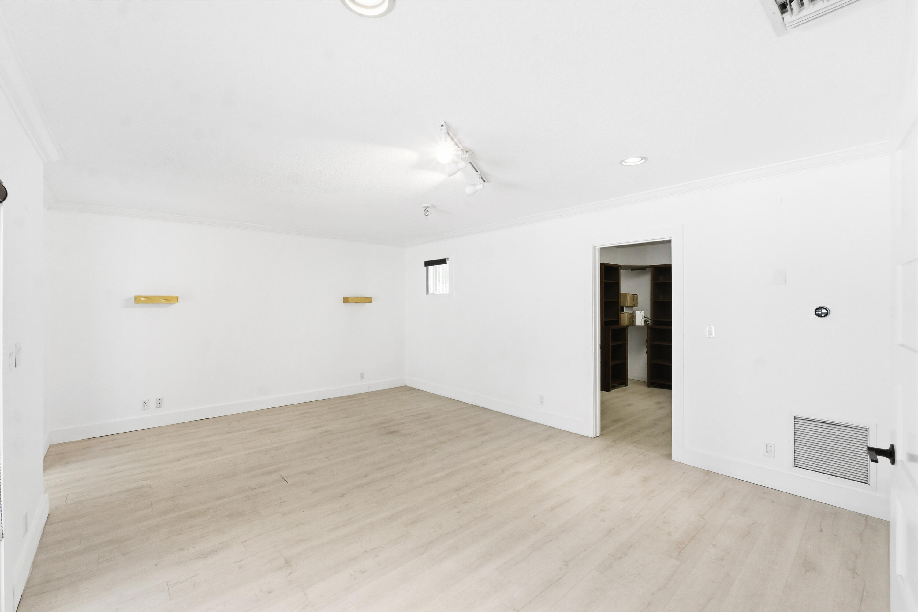 property viewer photo 23