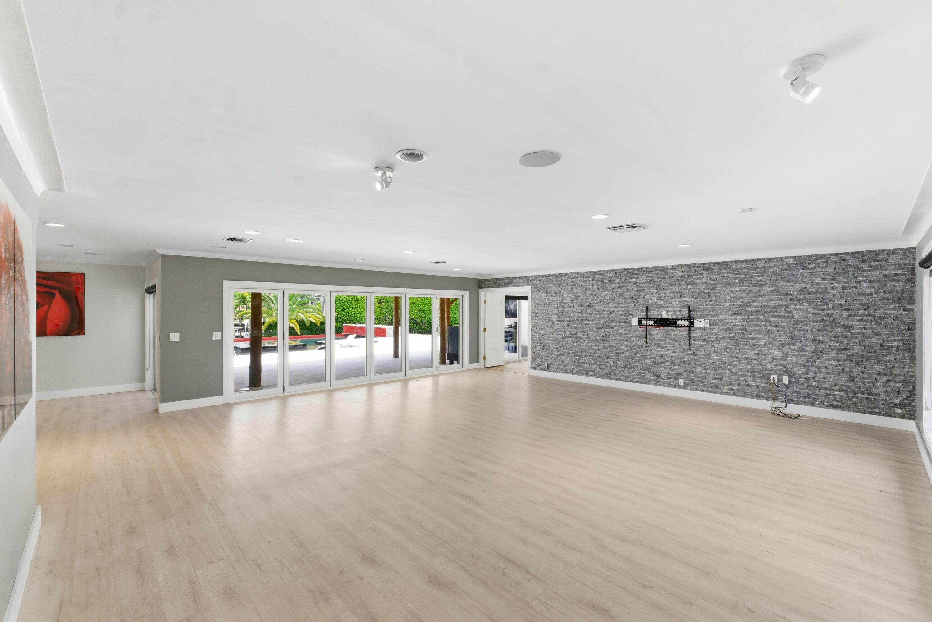 property viewer photo 7
