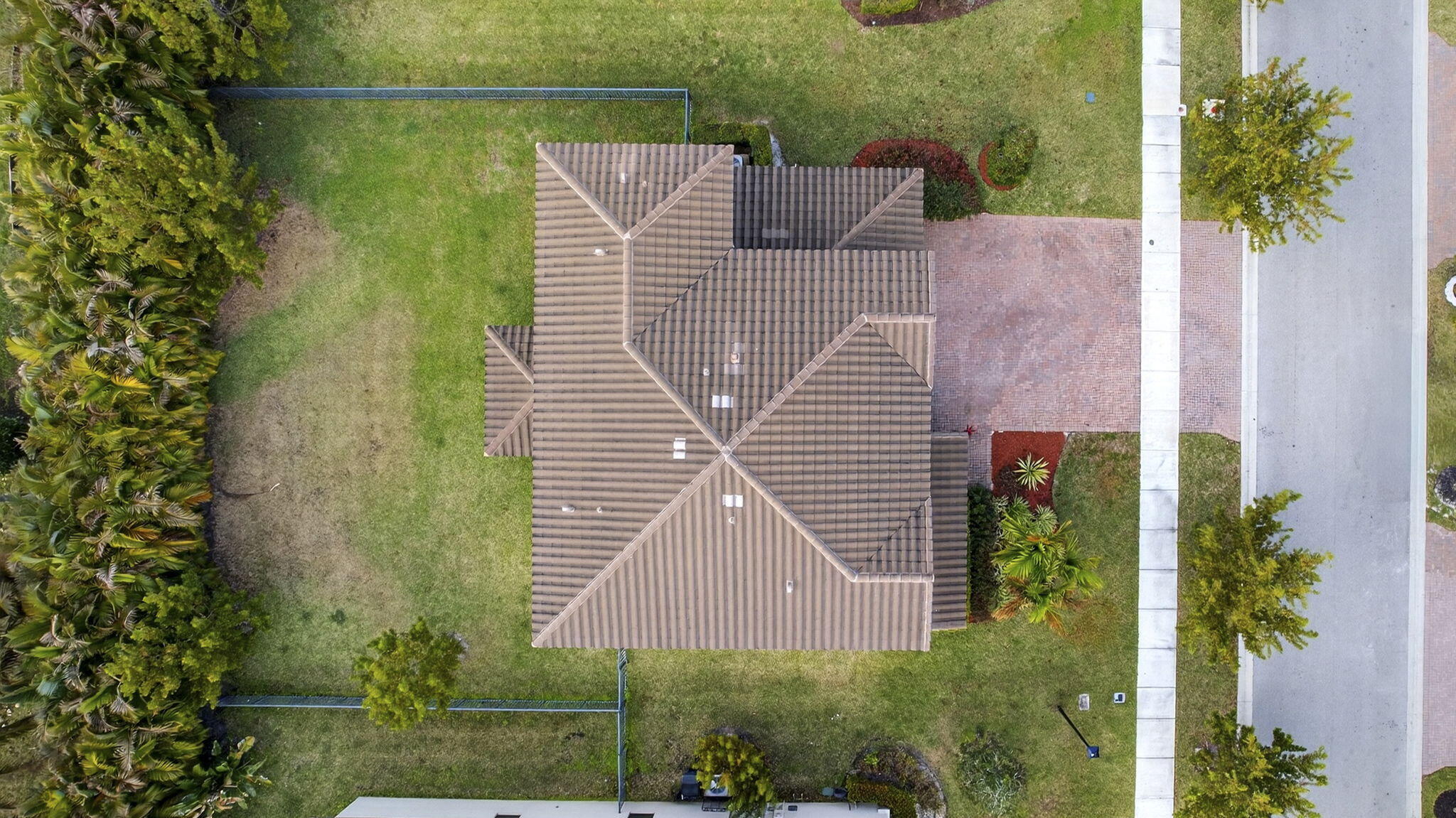 main property photo 50