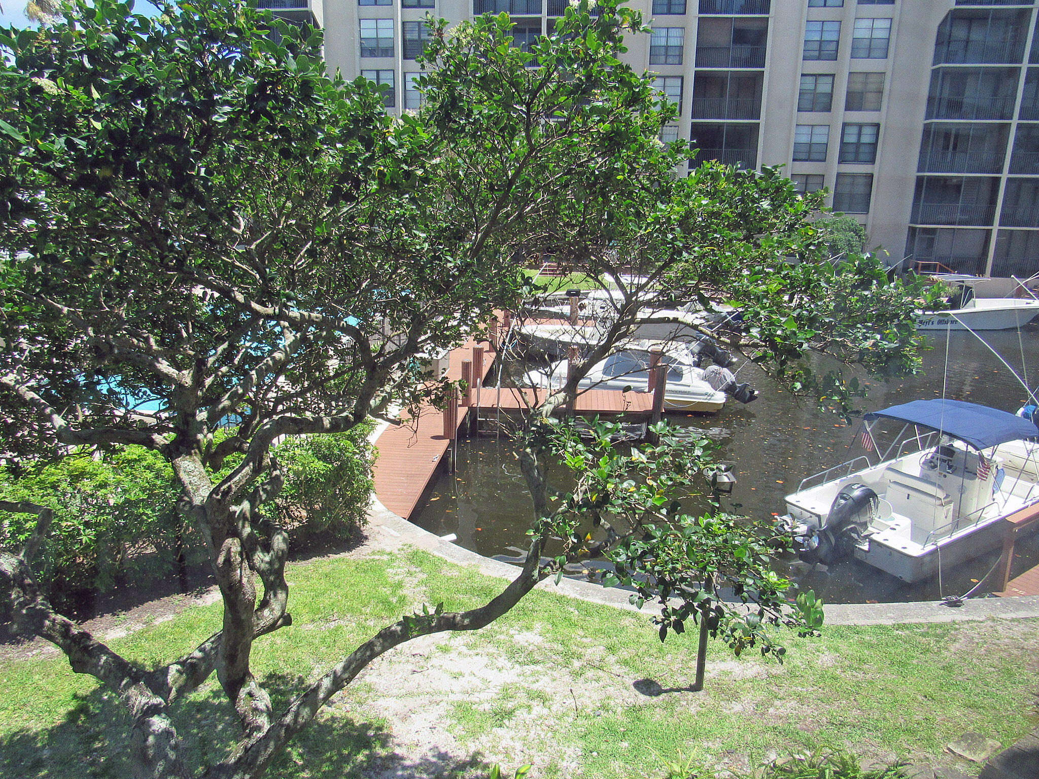 main property photo 28