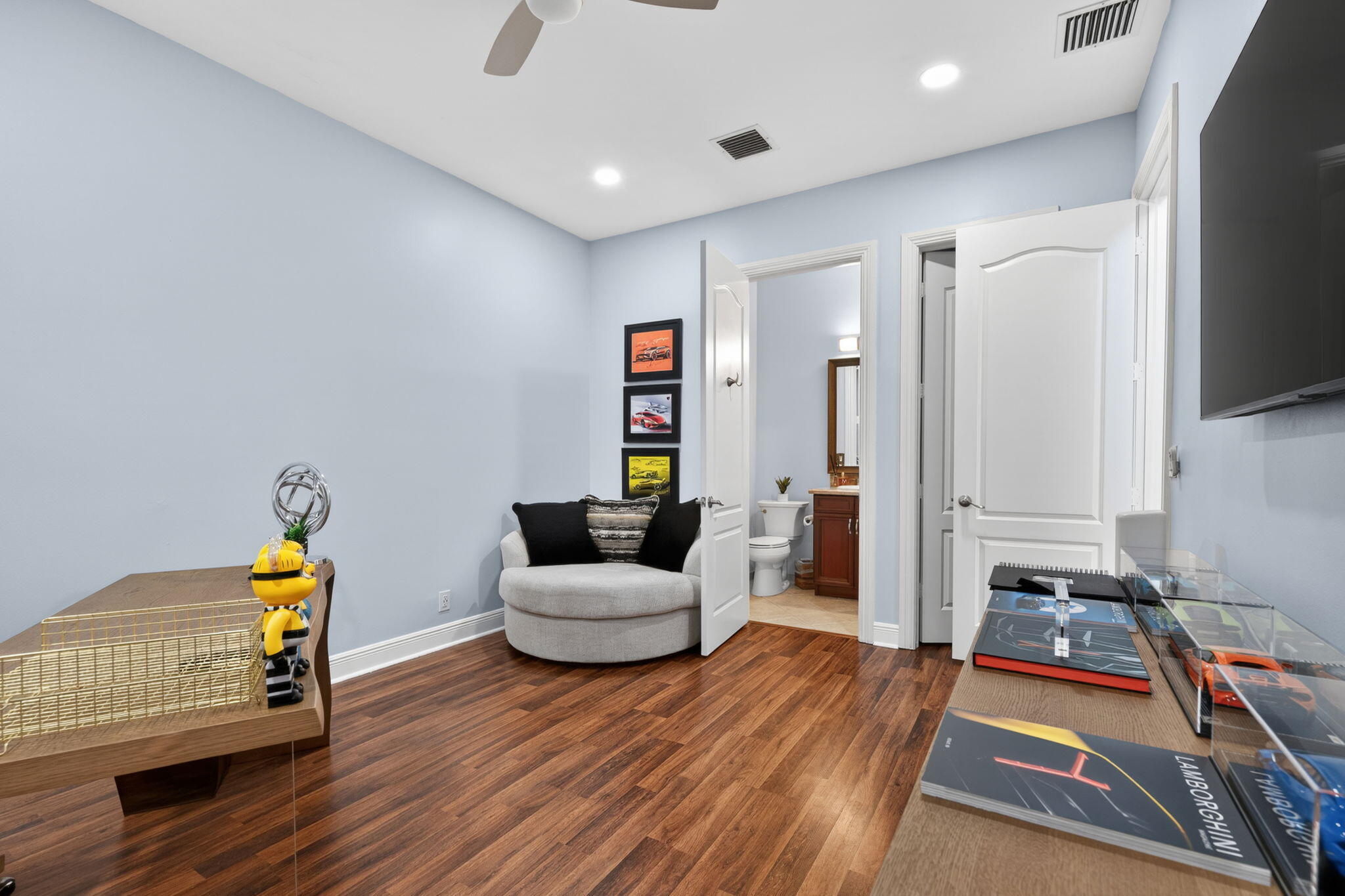 main property photo 45