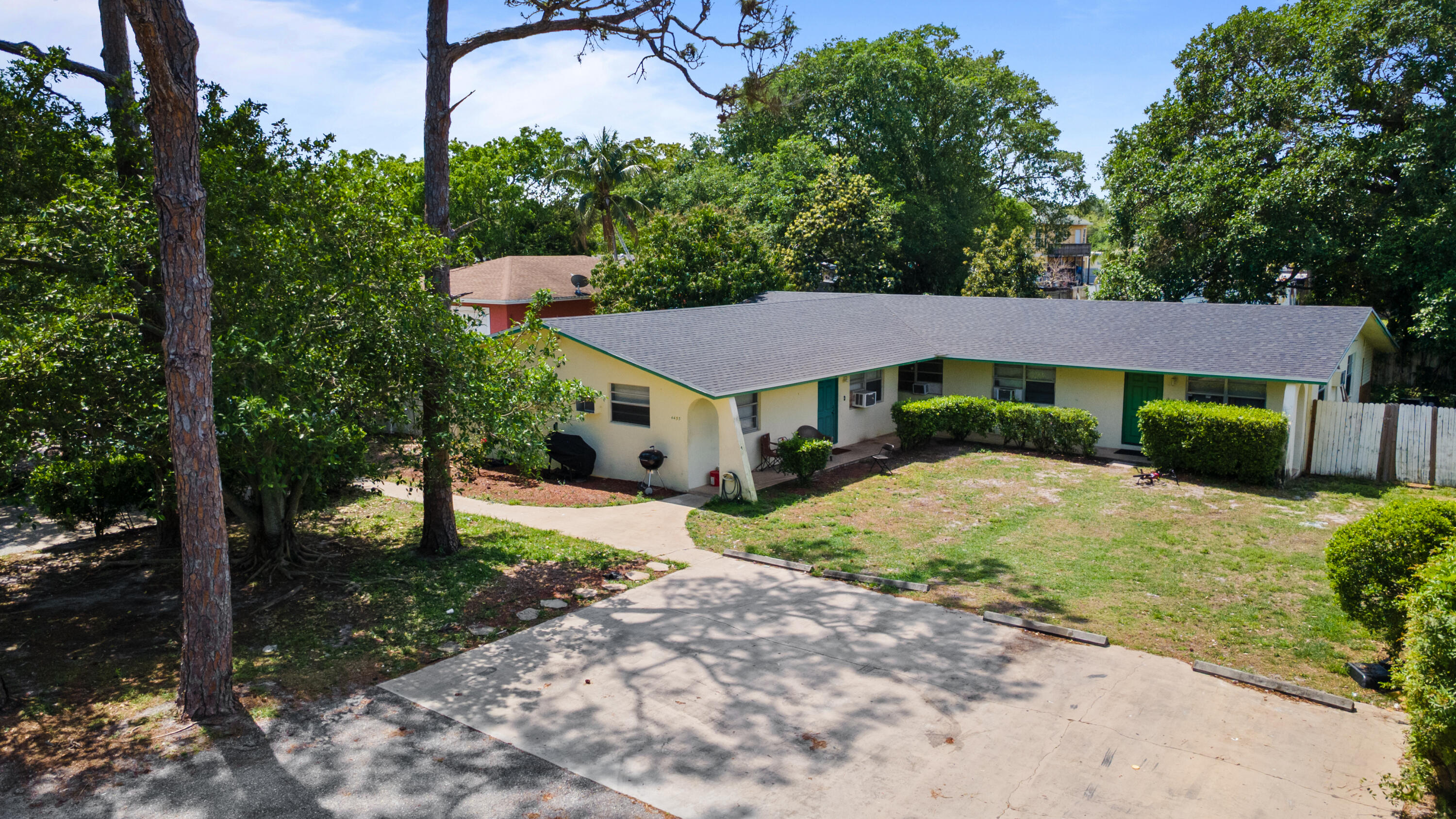 main property photo 13