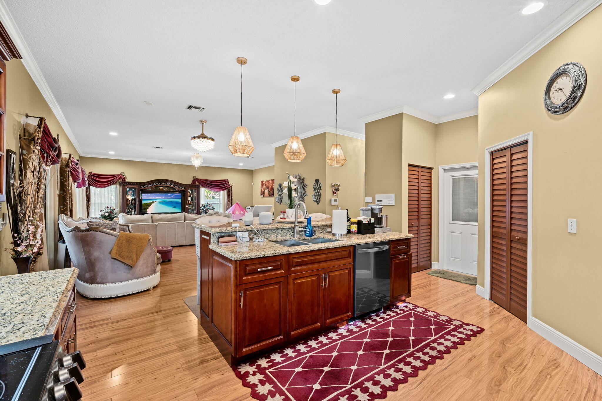 main property photo 11