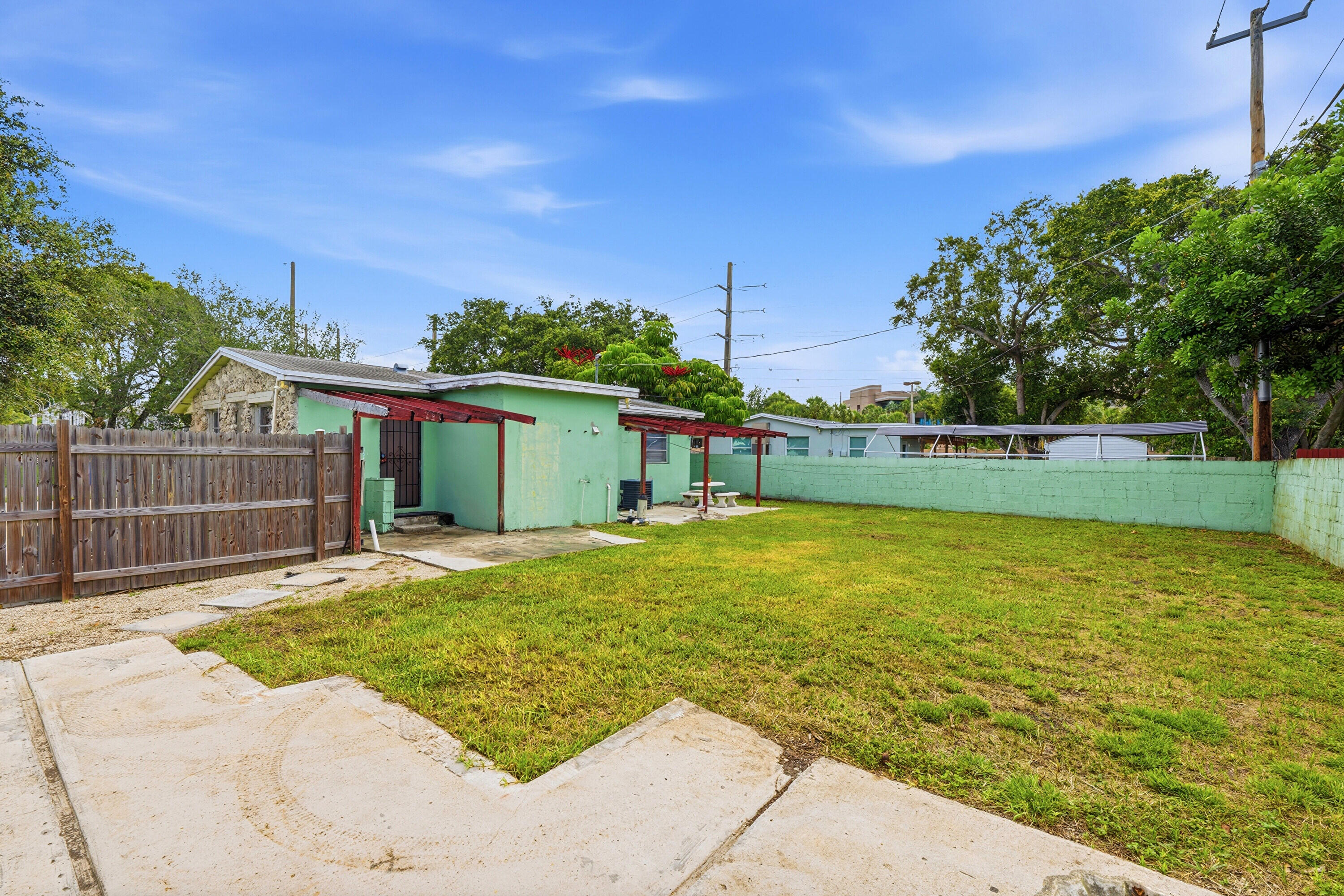main property photo 17