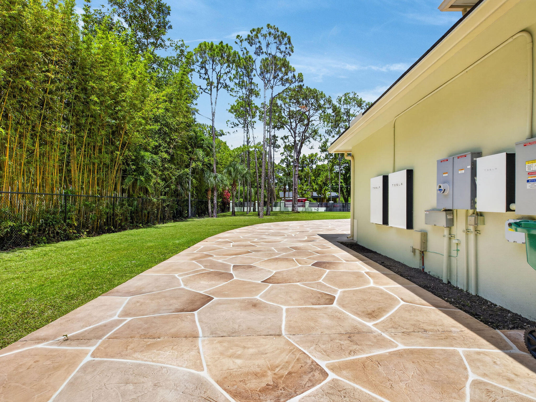 main property photo 9