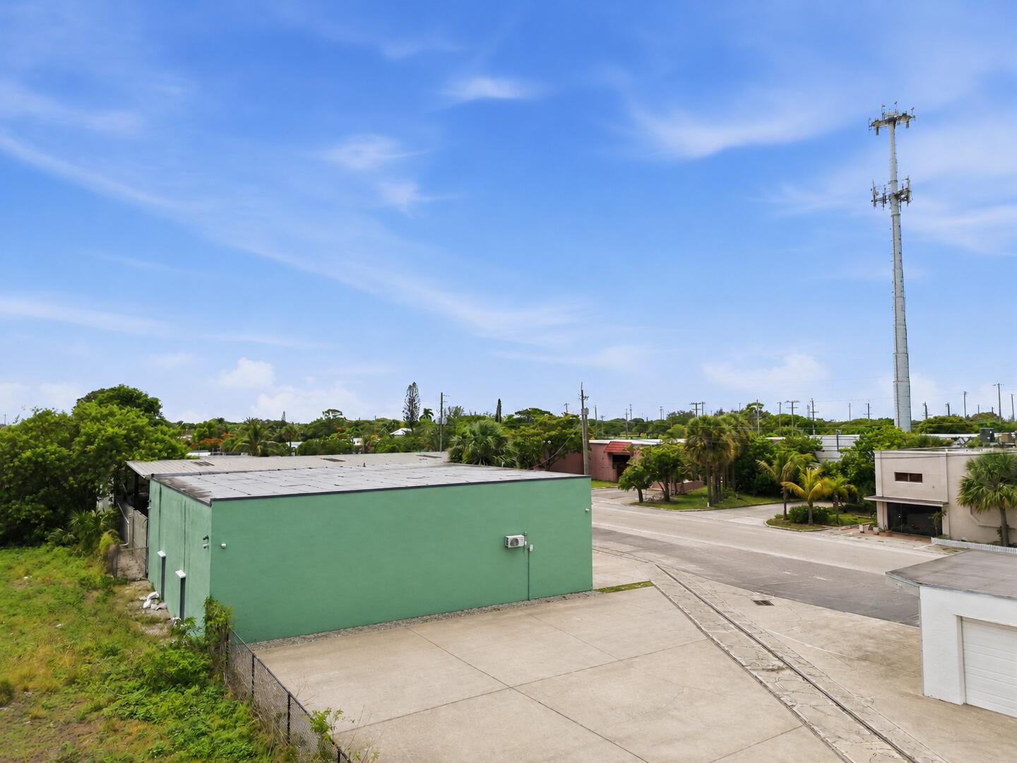 main property photo 17