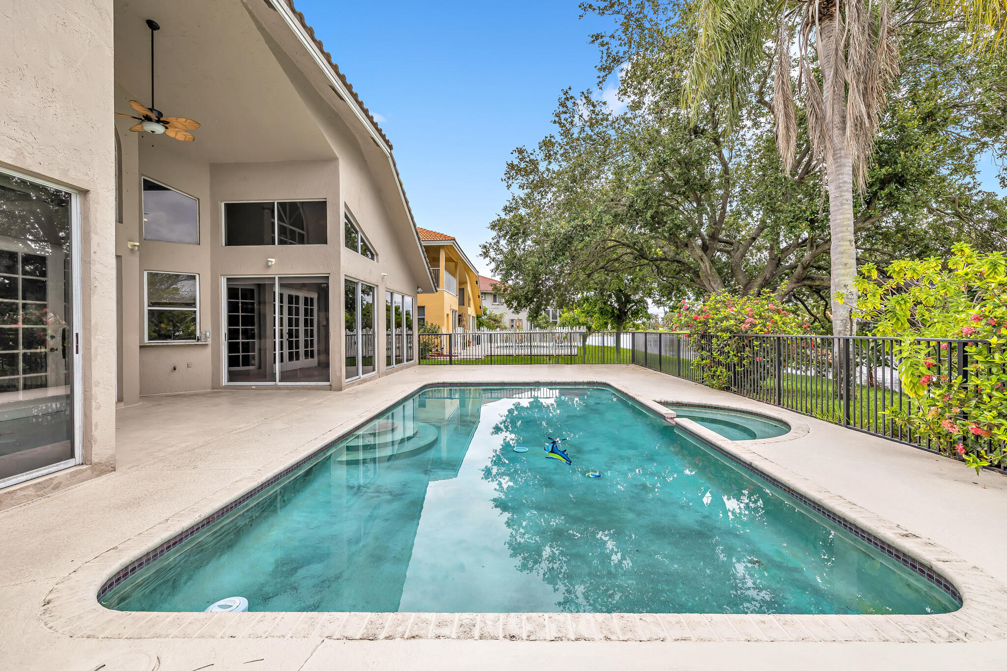 main property photo 28