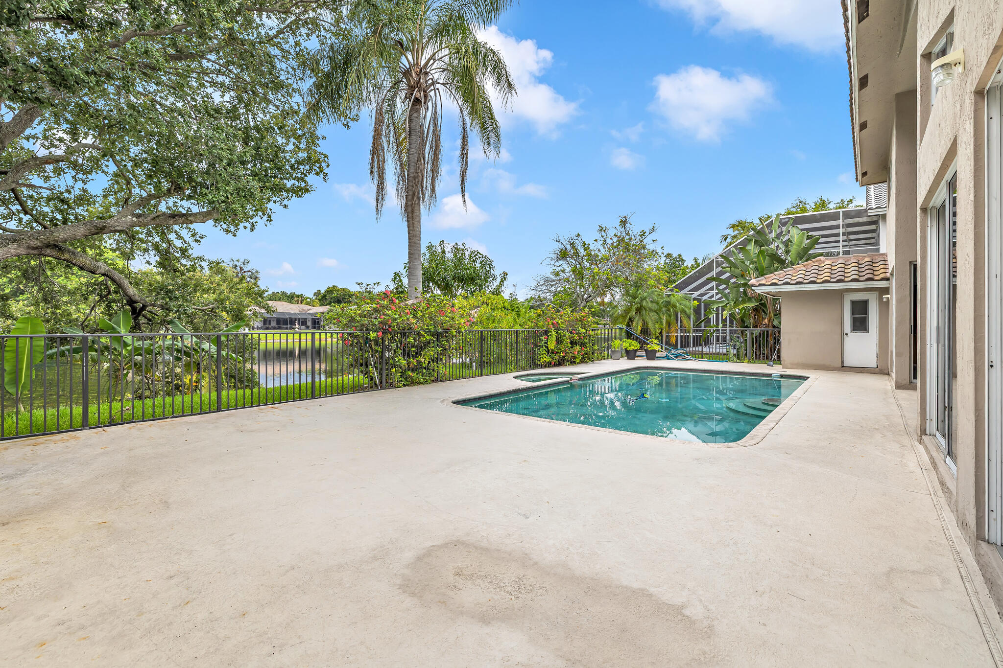 main property photo 29