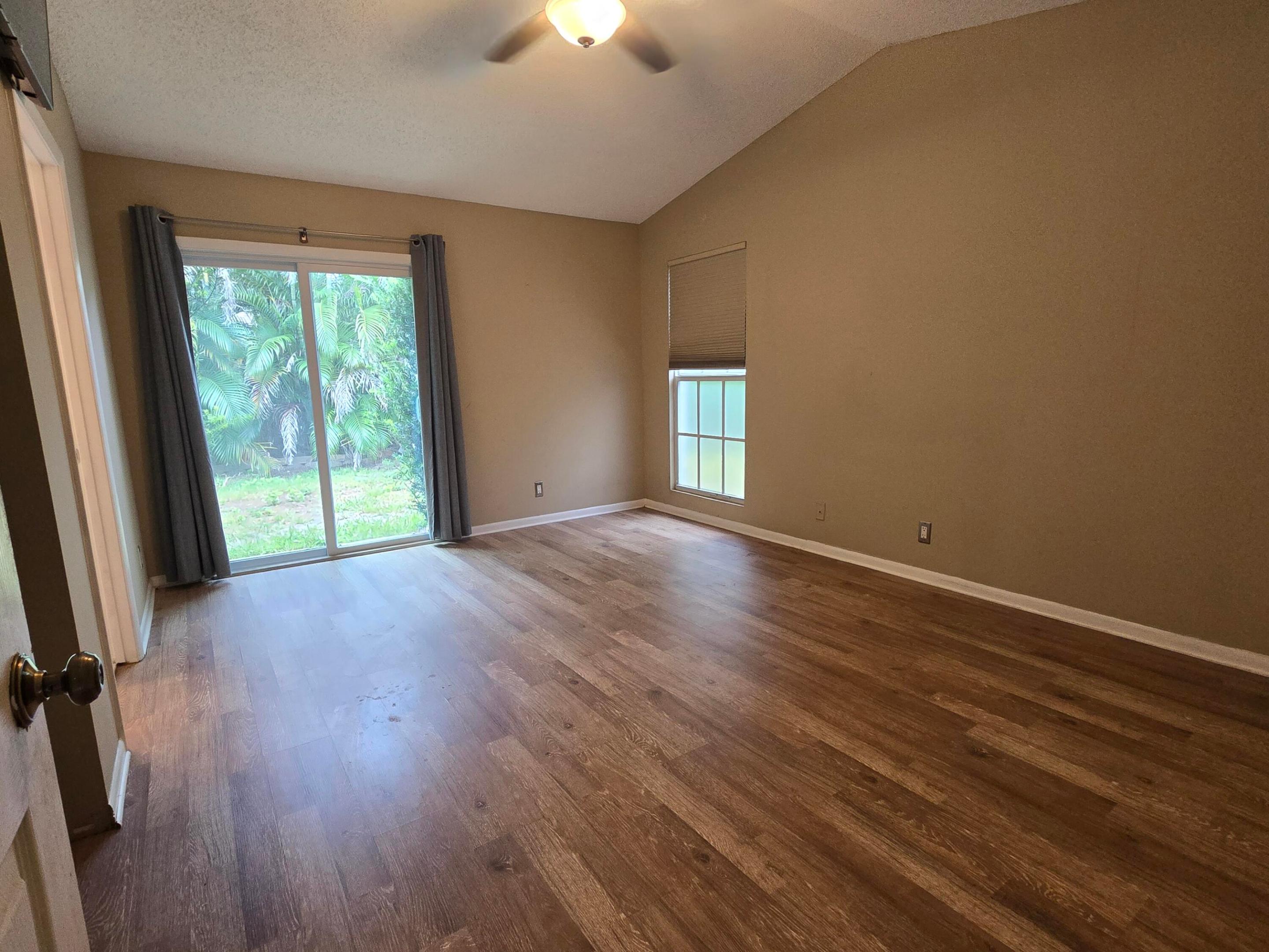 property viewer photo 9