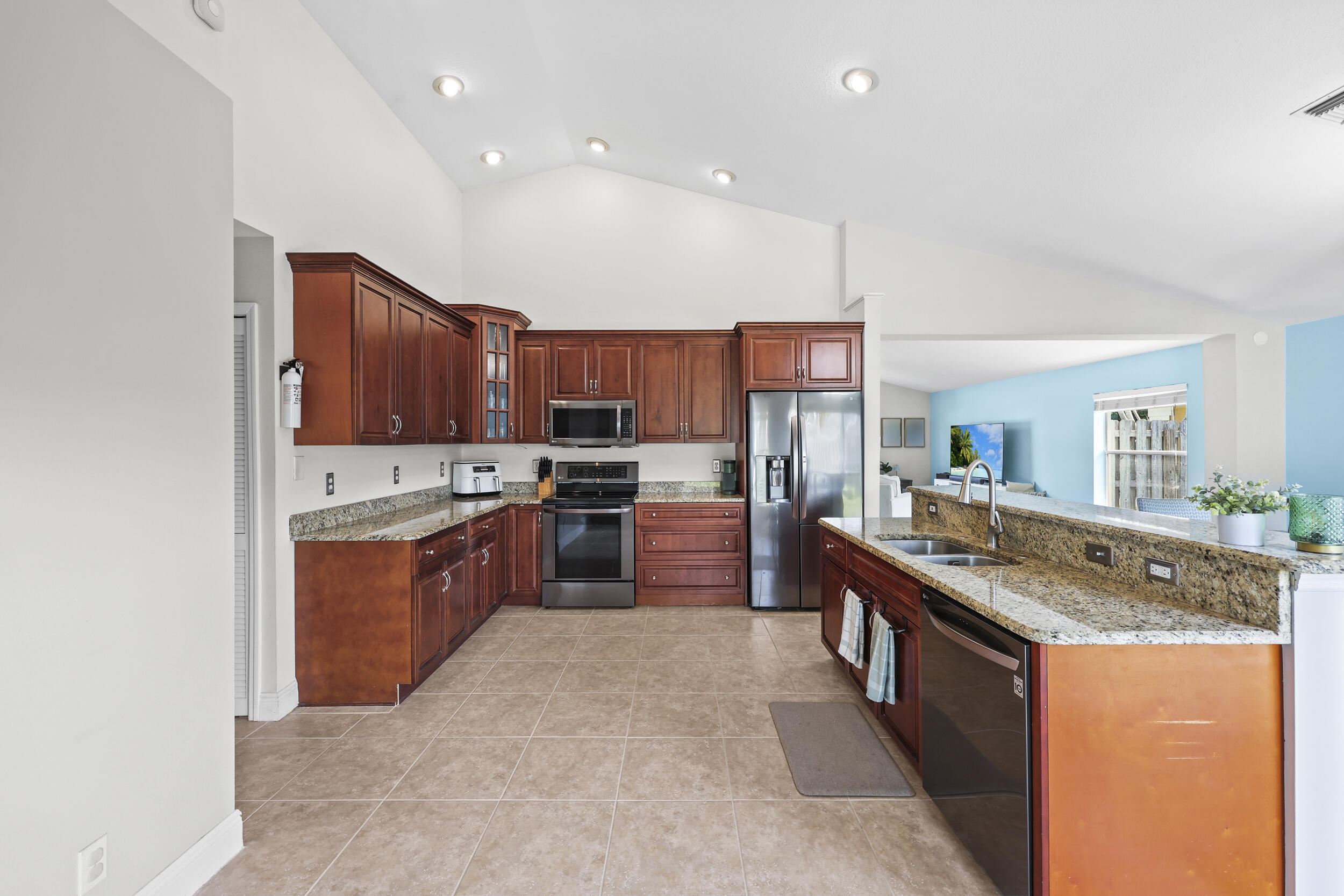 property viewer photo 22