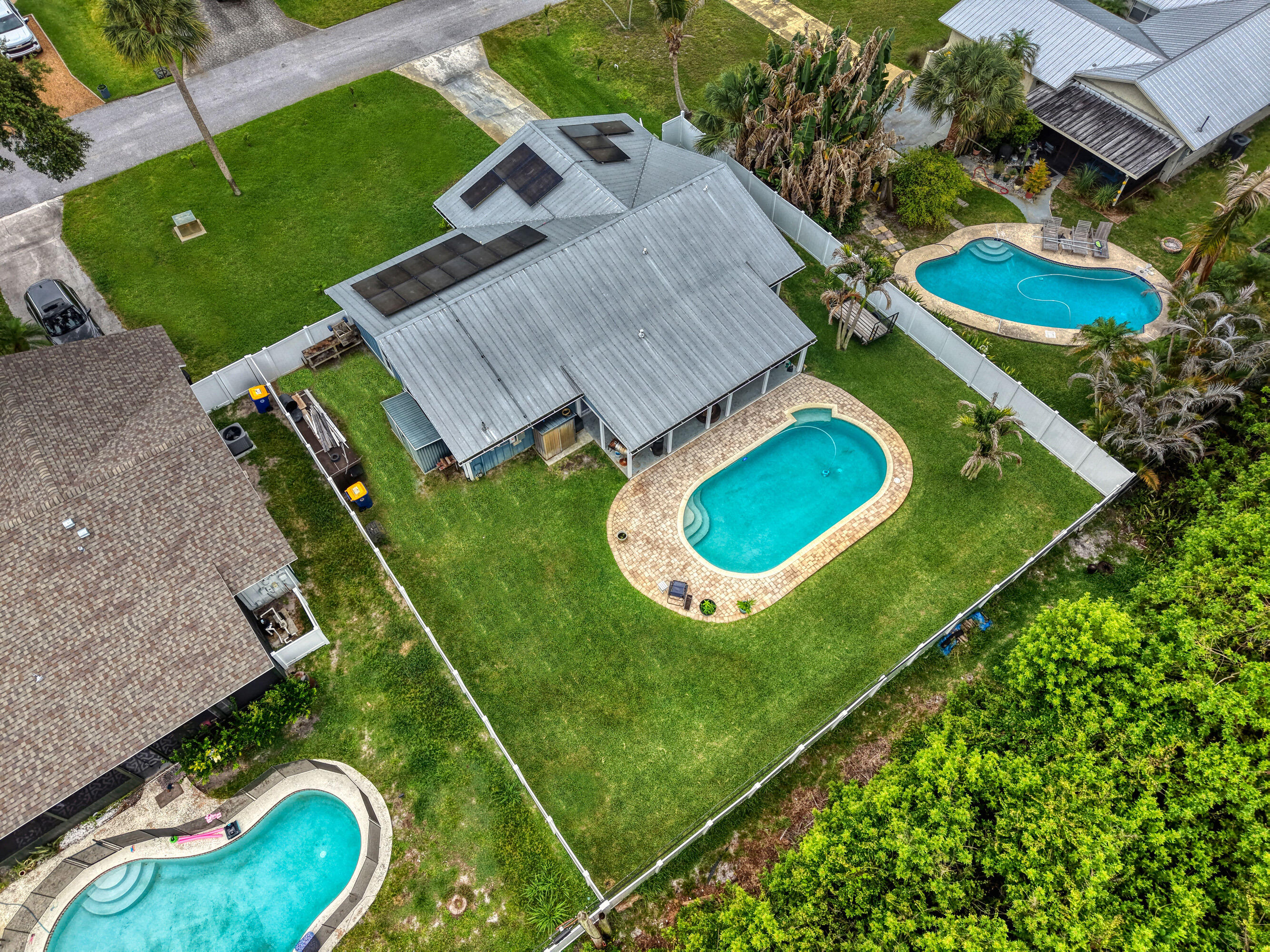 main property photo 17