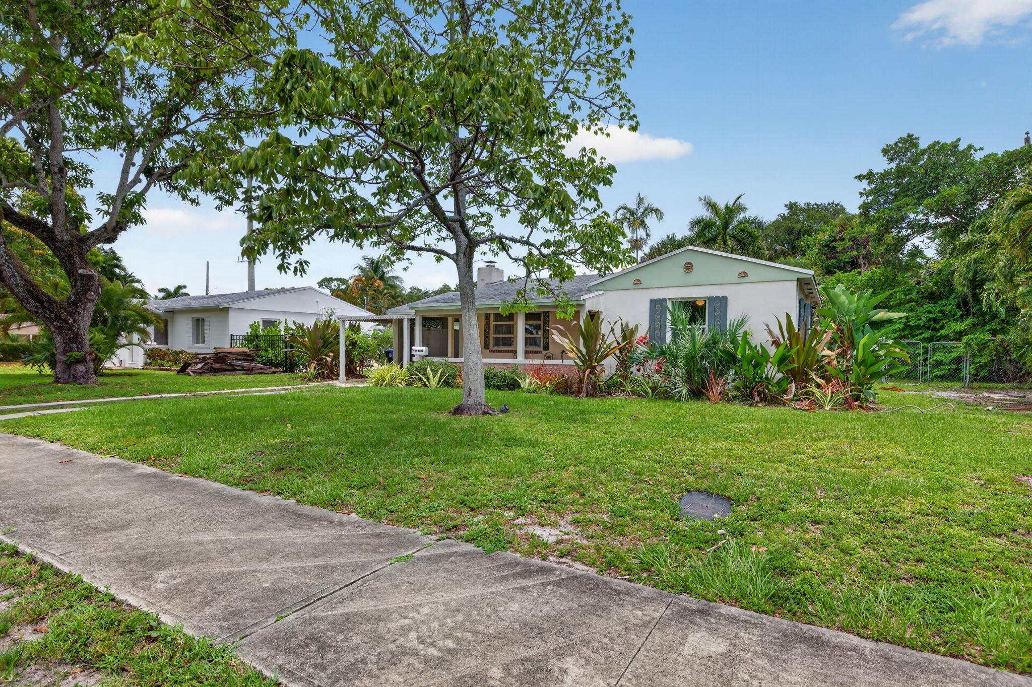 main property photo 11