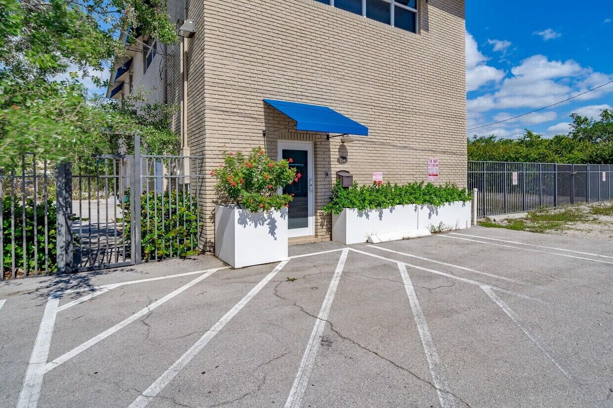 main property photo 29