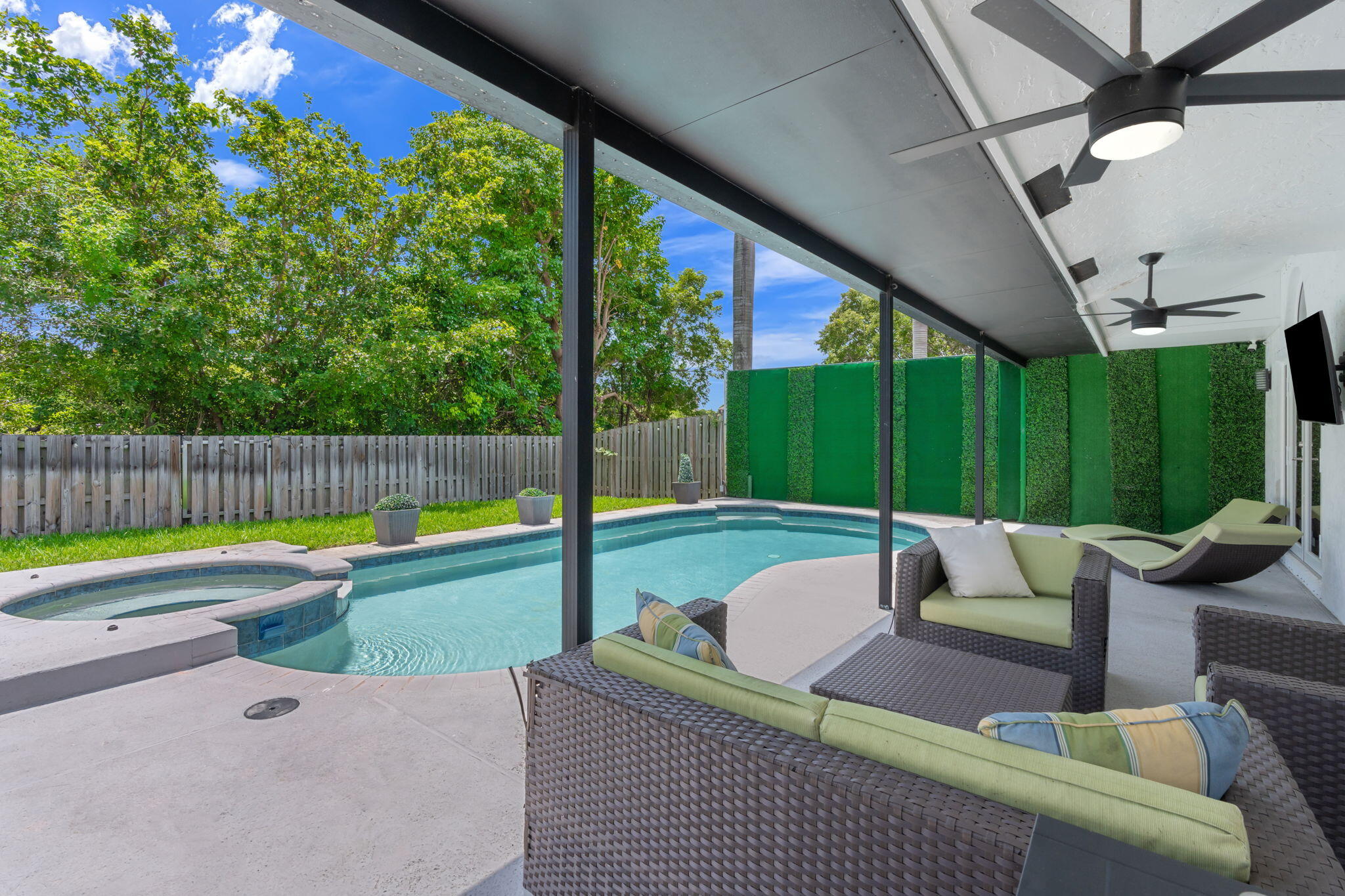 main property photo 40