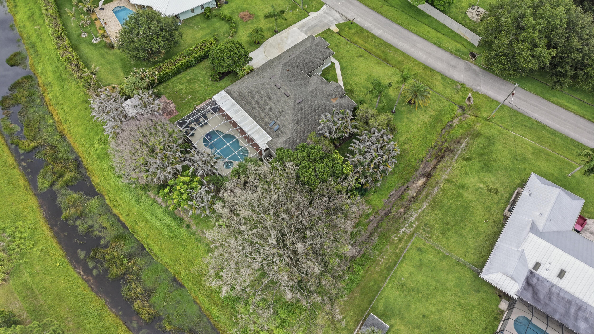 main property photo 41