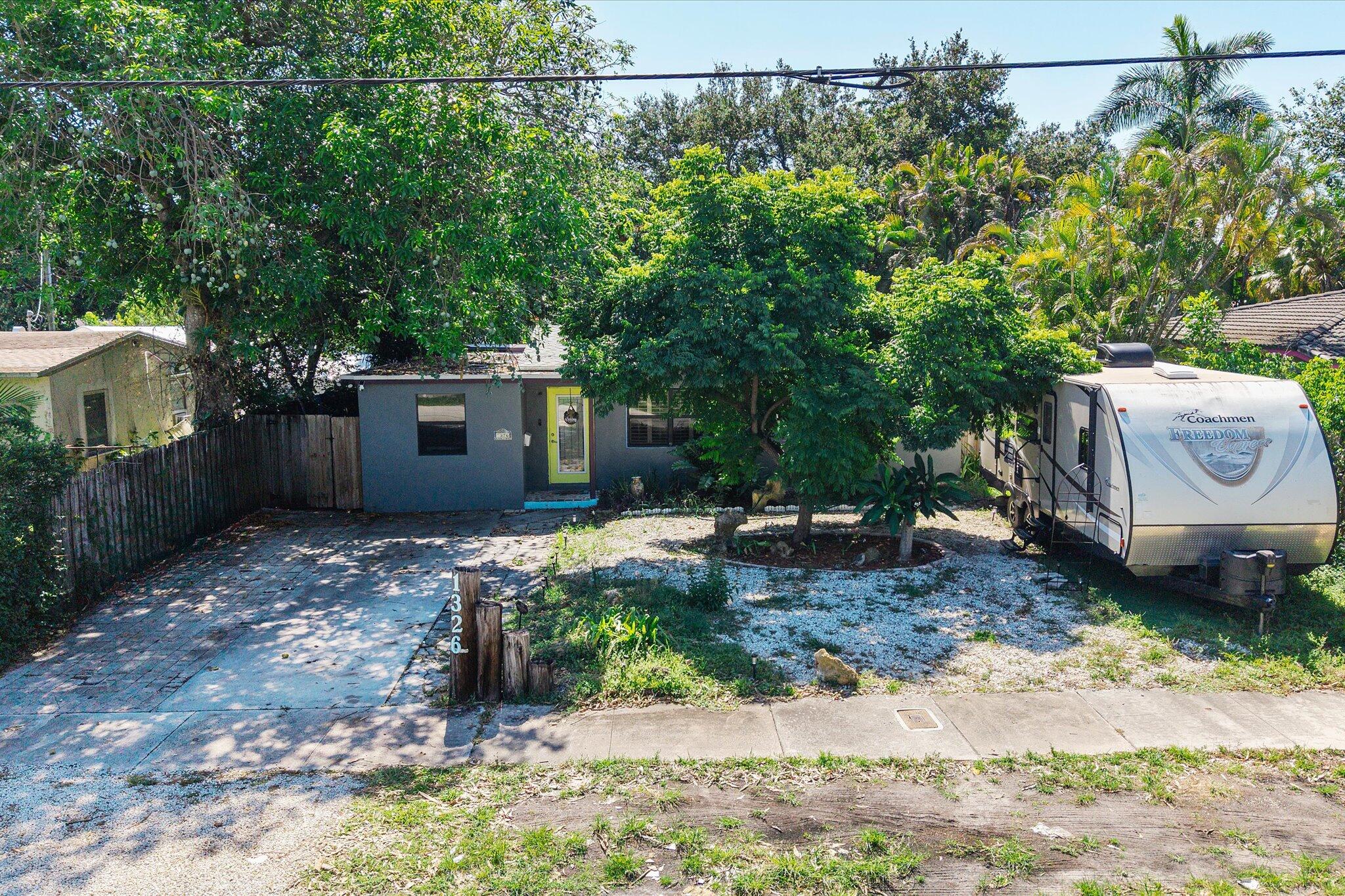main property photo 17