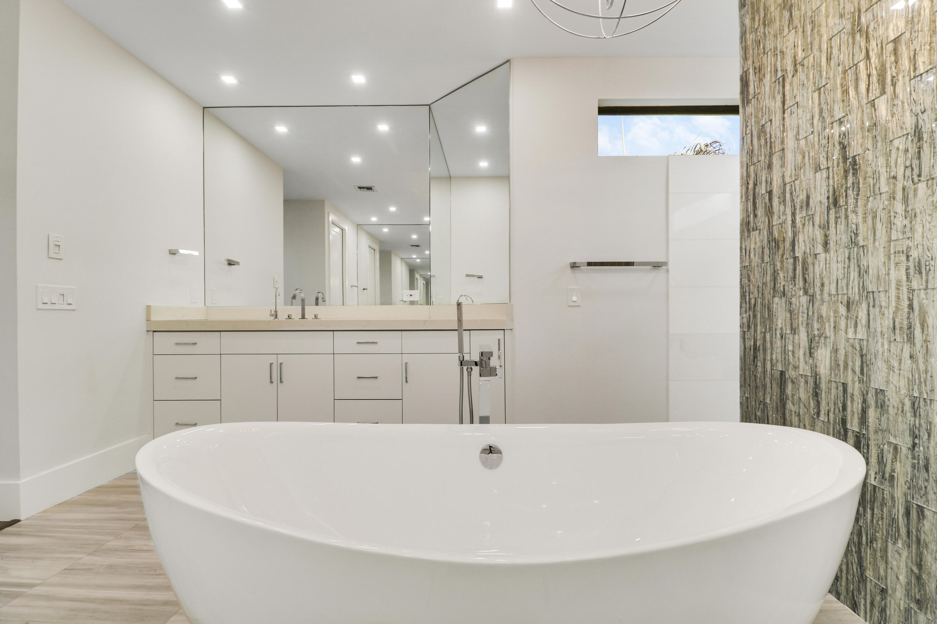 main property photo 77