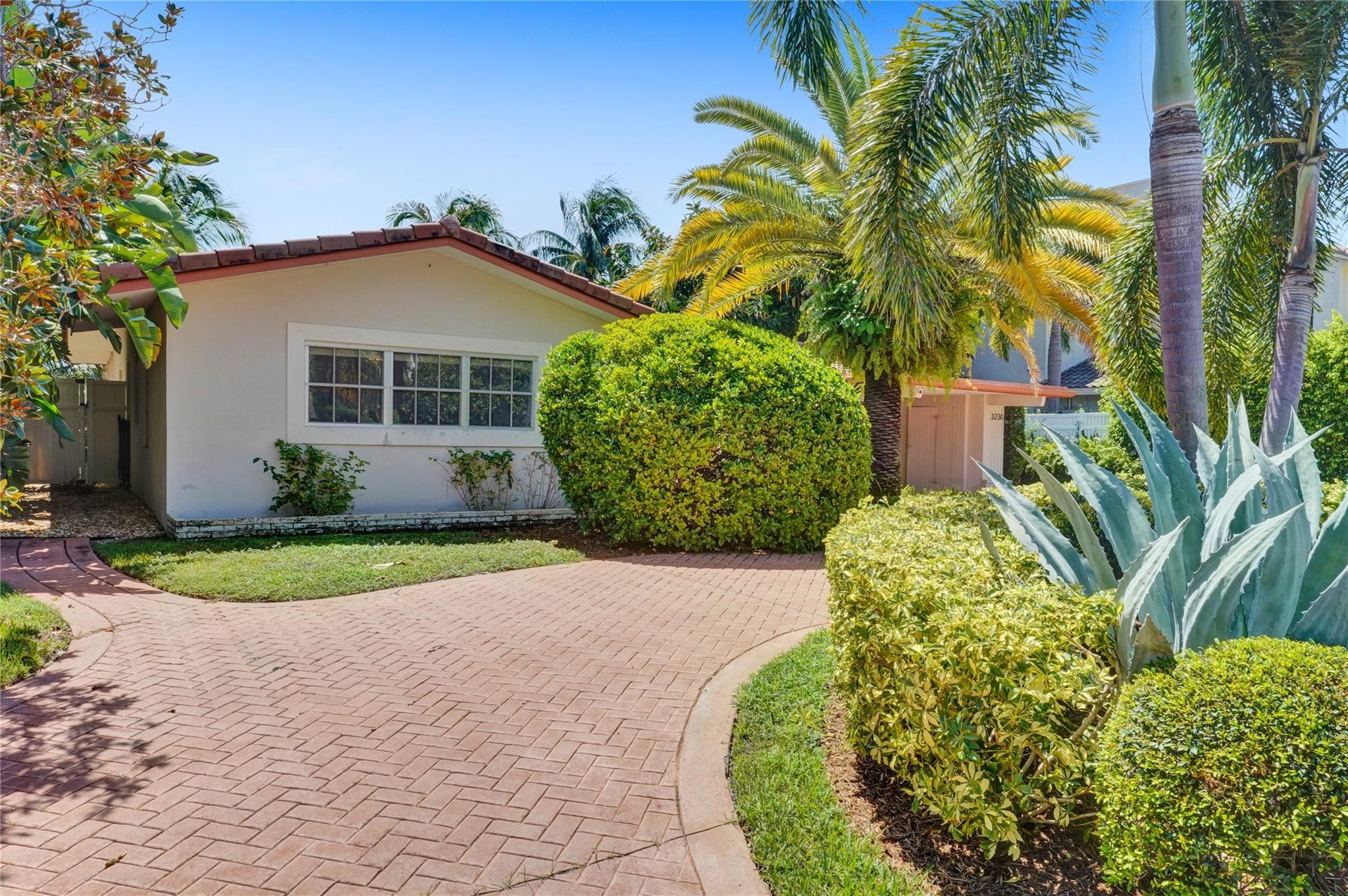 main property photo 50