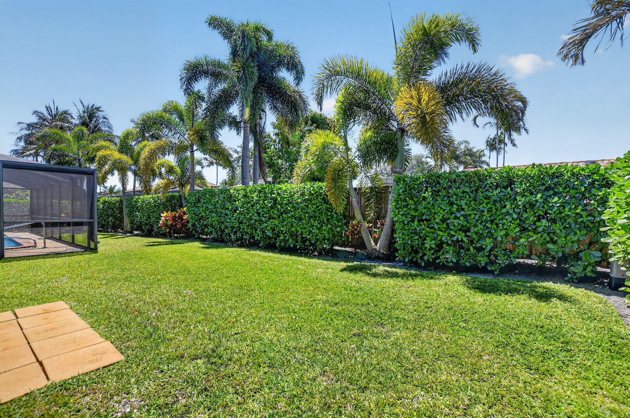 main property photo 28