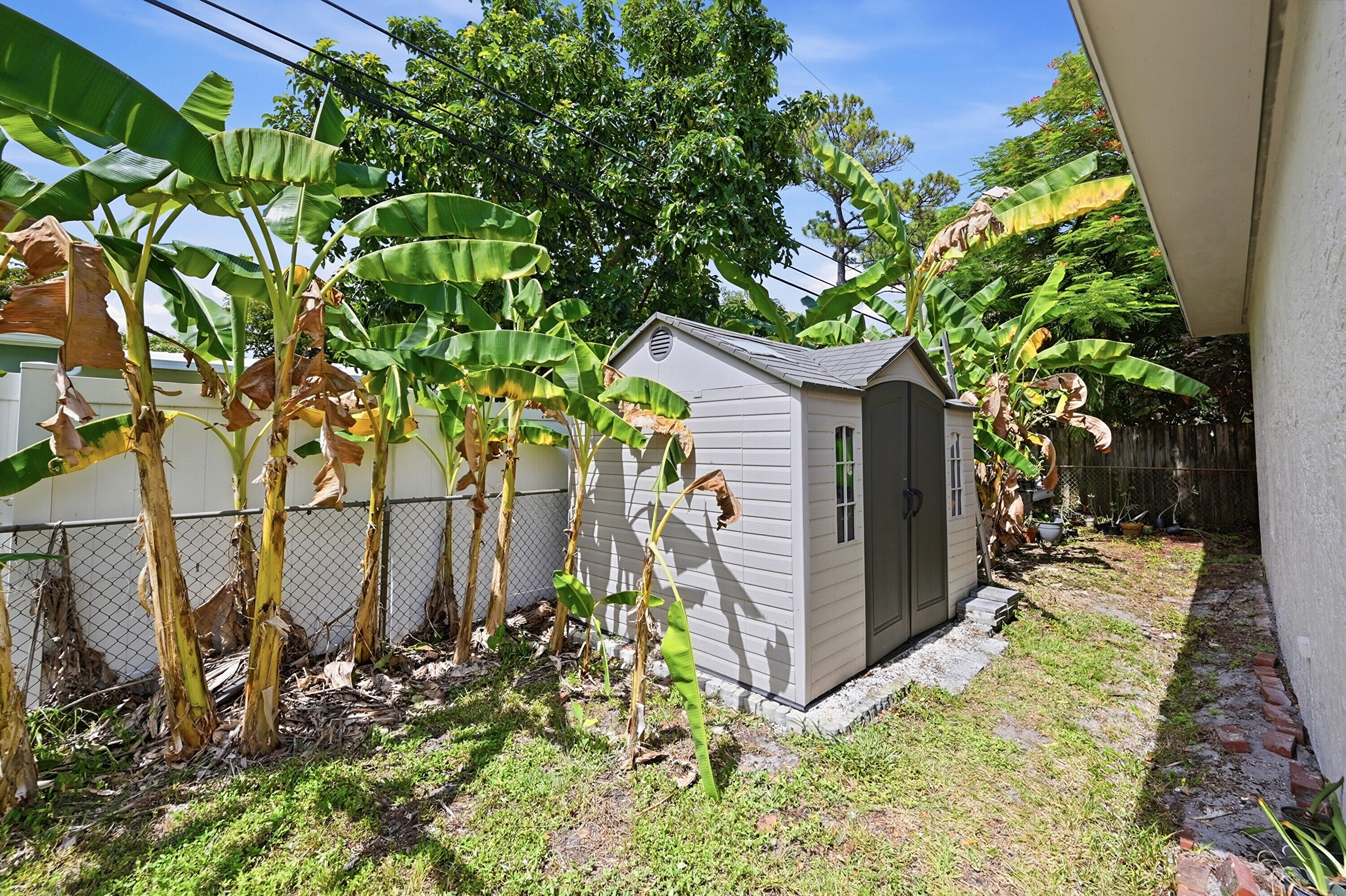 main property photo 41