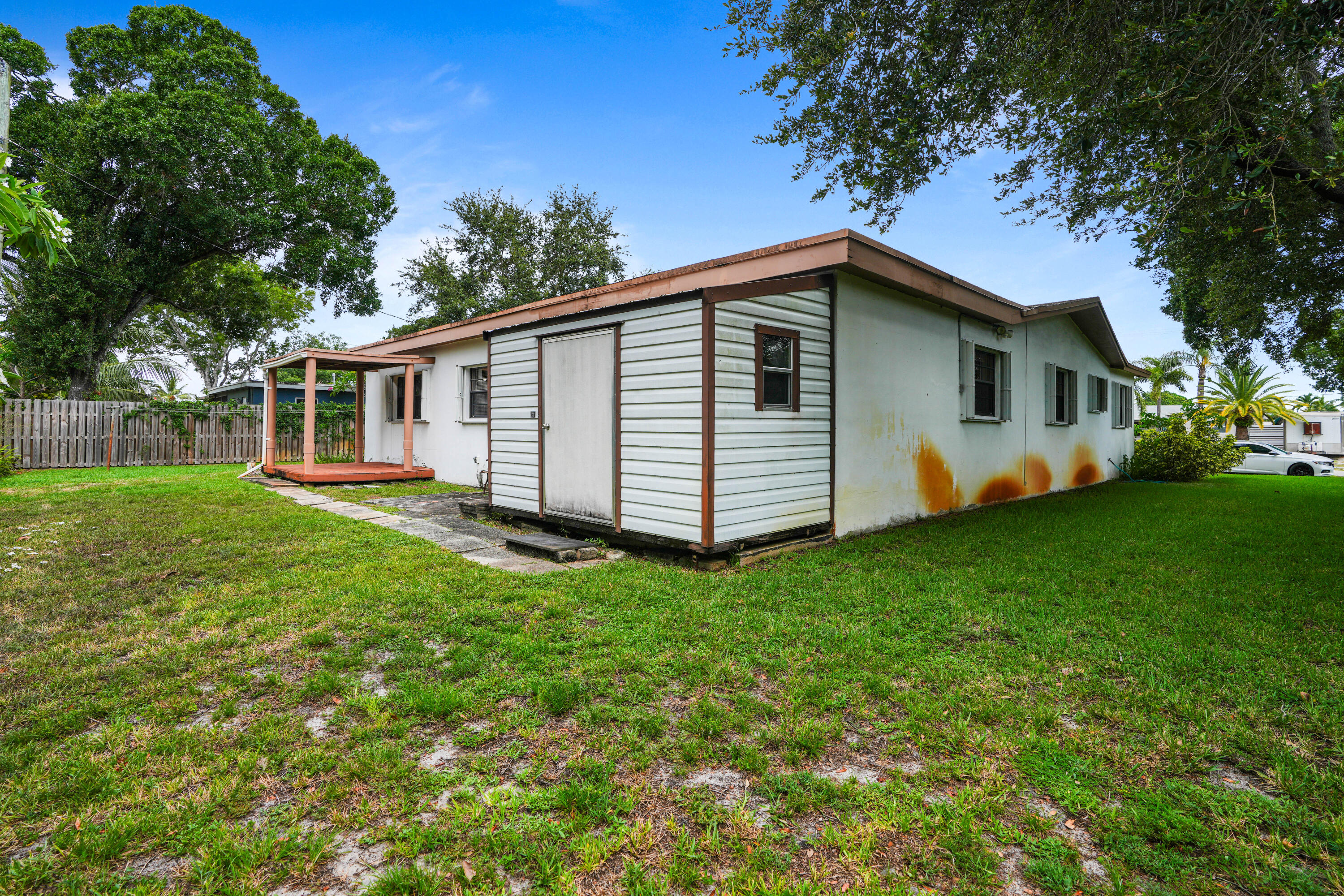 main property photo 41