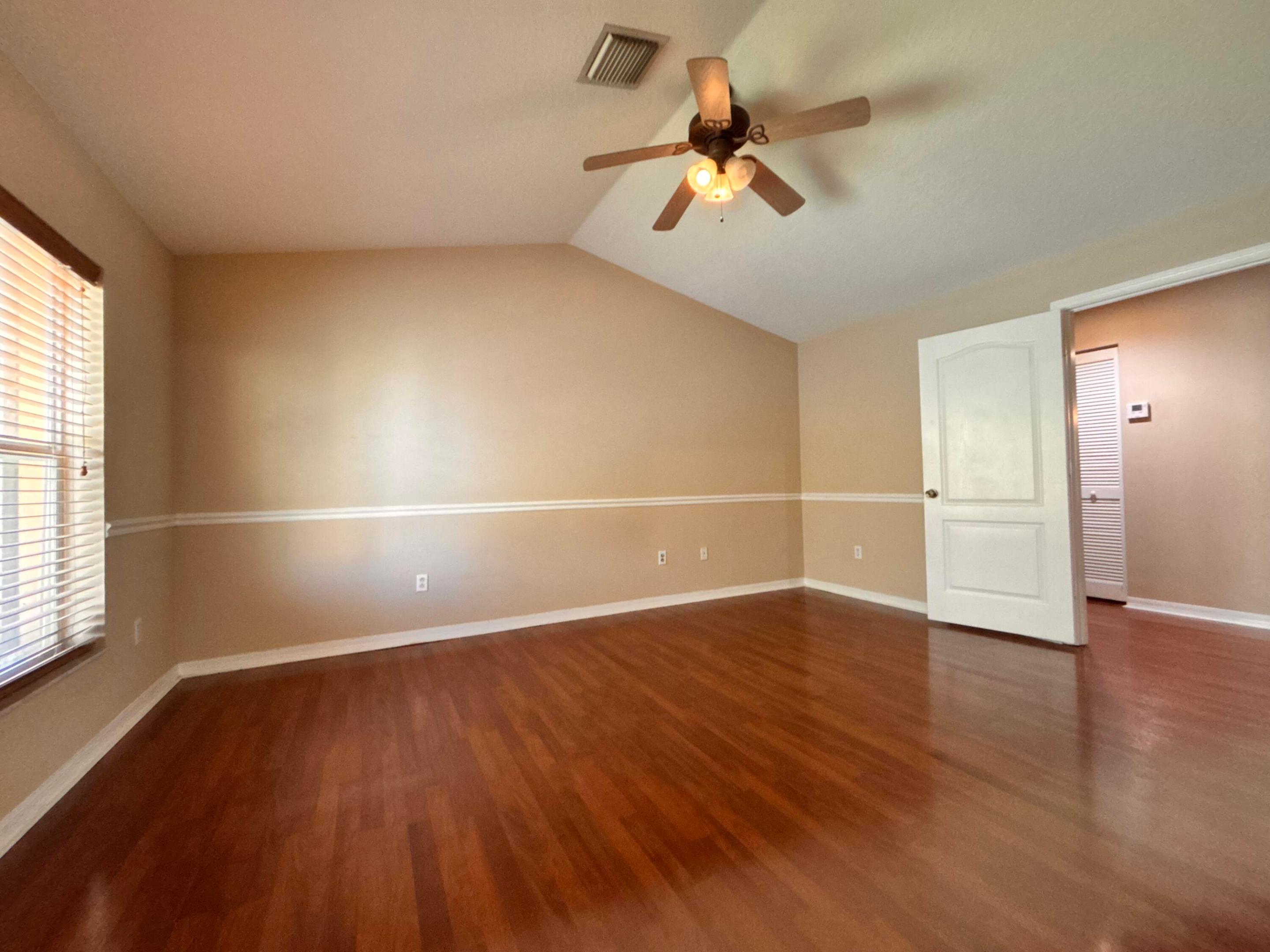 property viewer photo 12