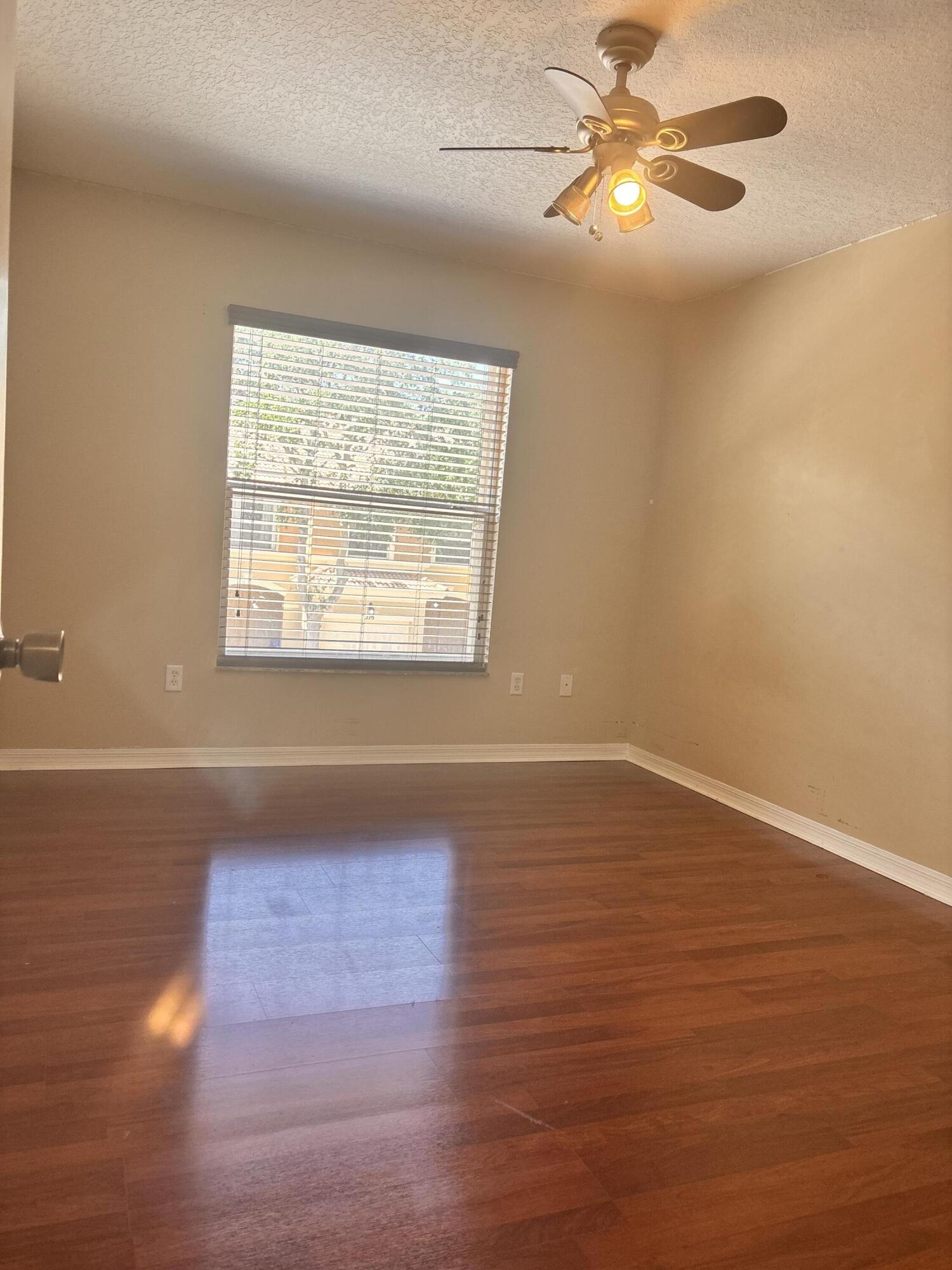 property viewer photo 18