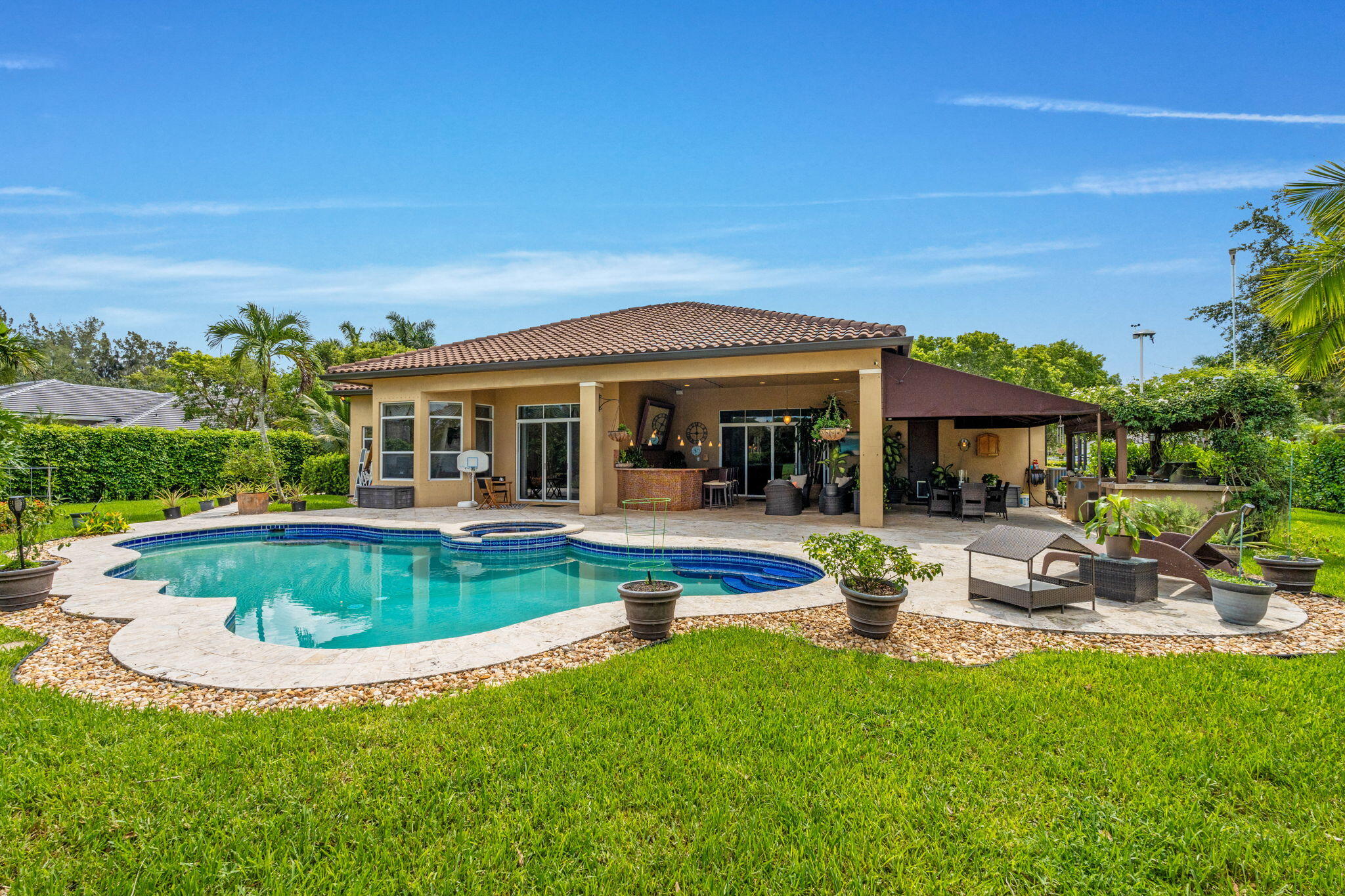 main property photo 19