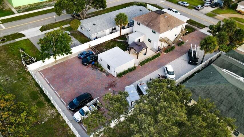 main property photo 13