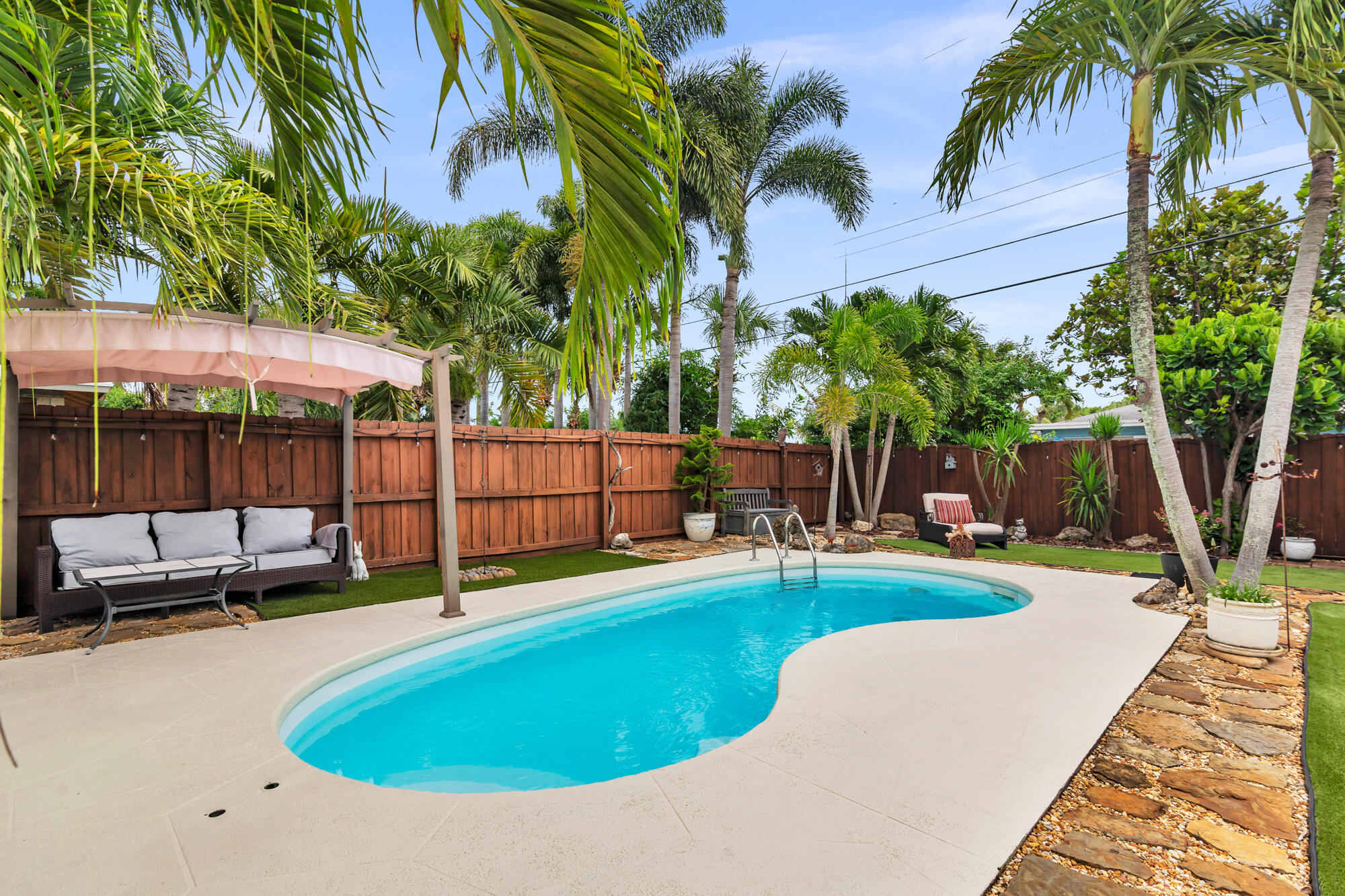 main property photo 30