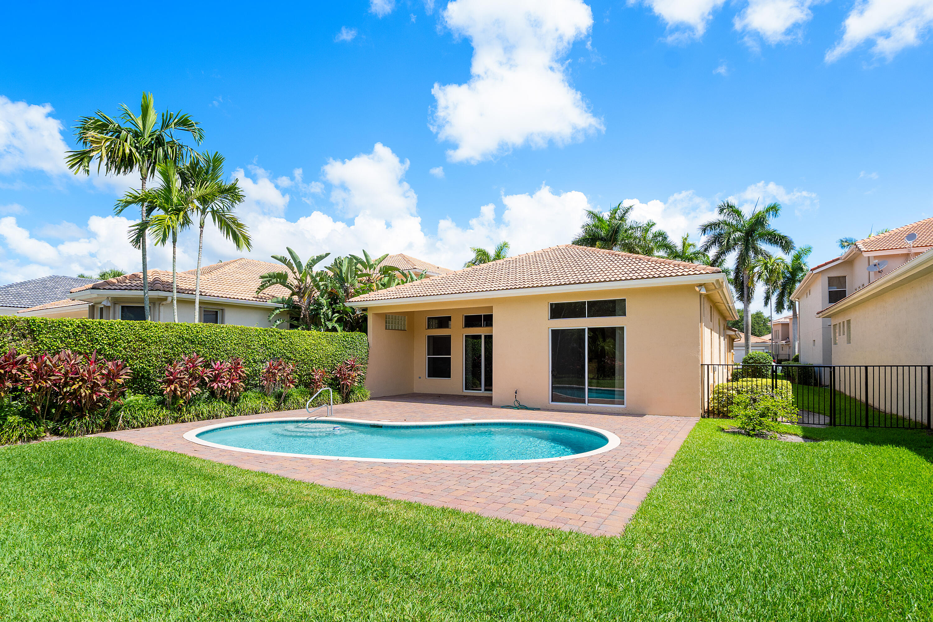 main property photo 24