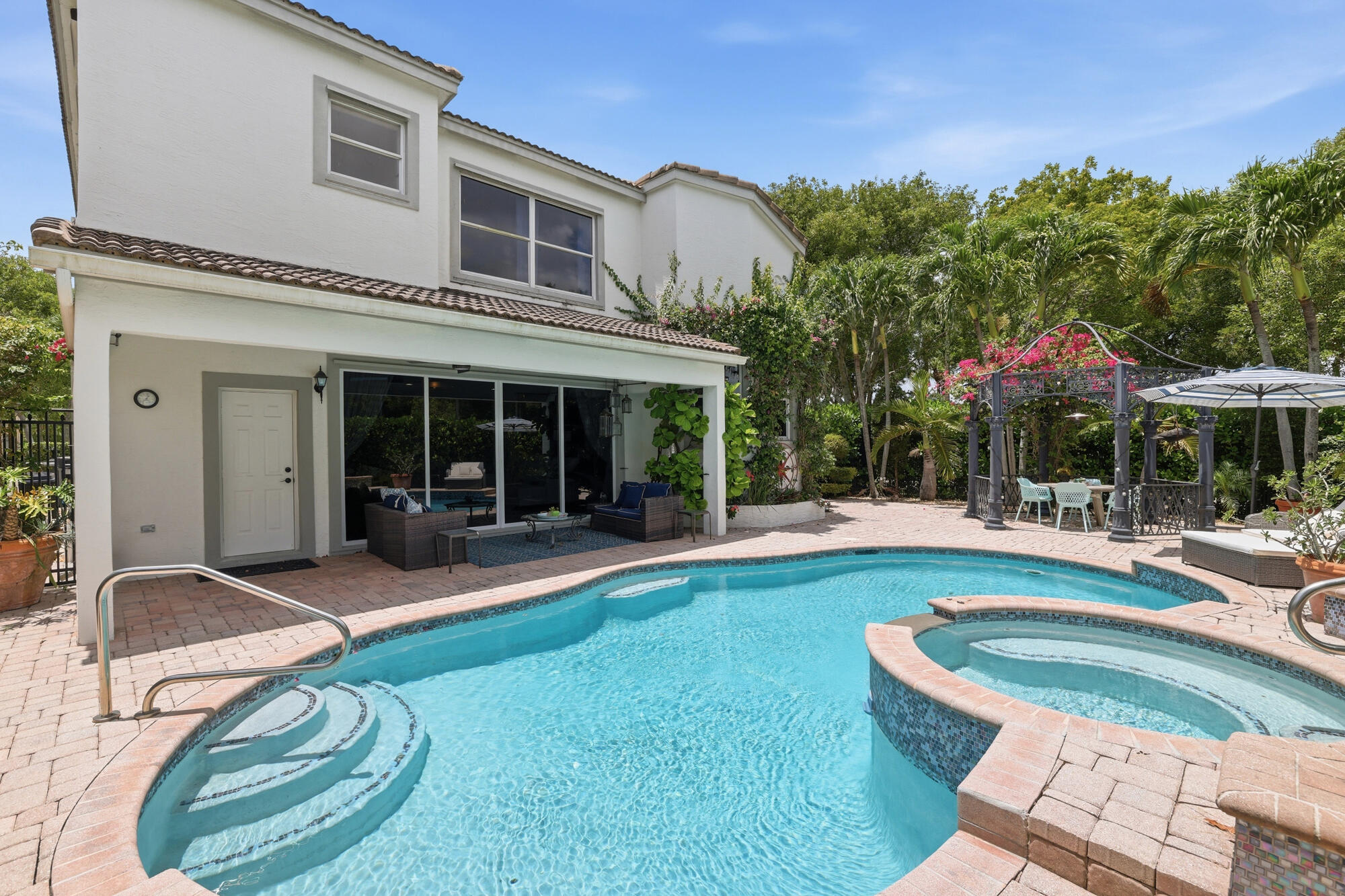 main property photo 28