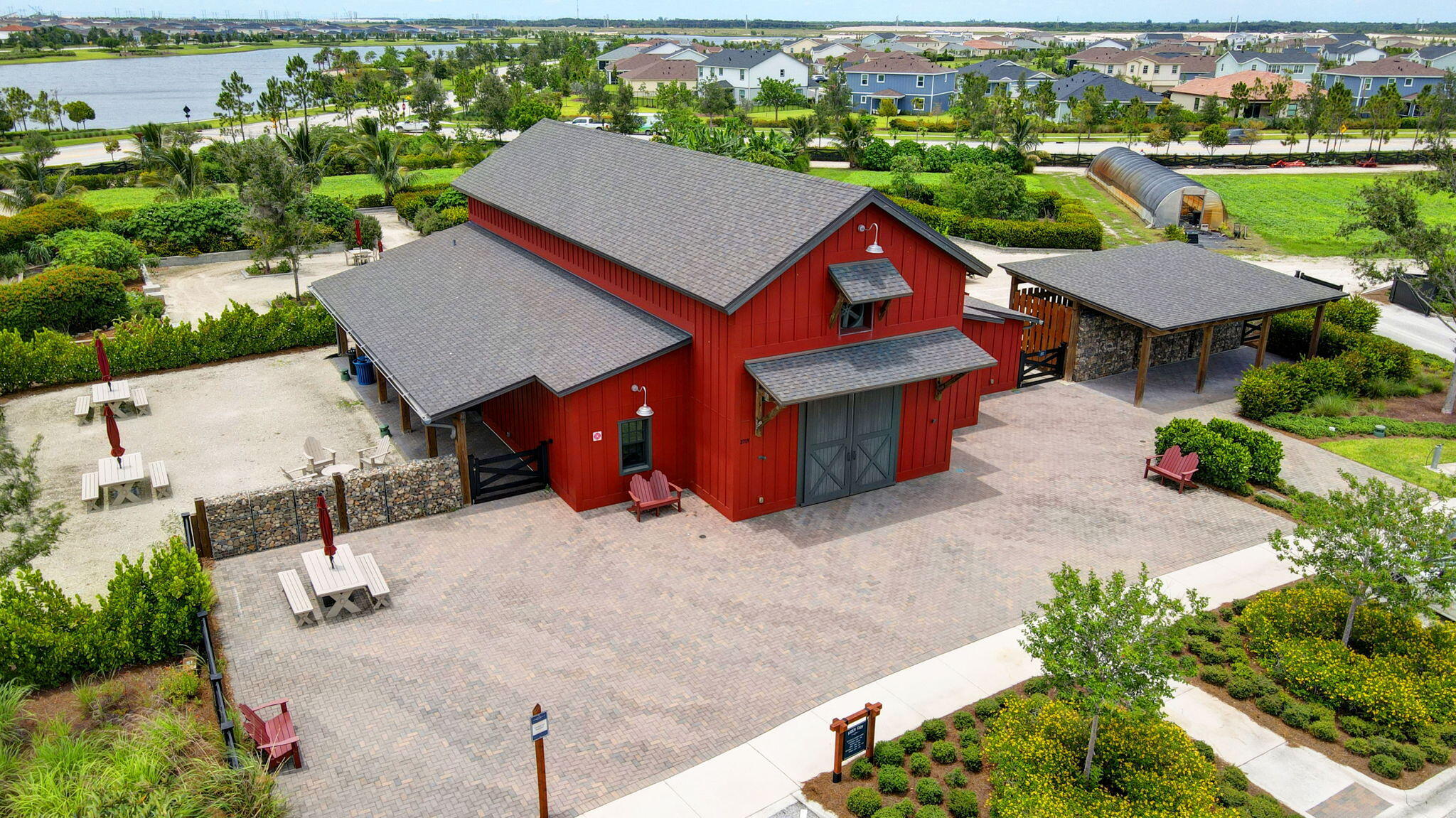 main property photo 28