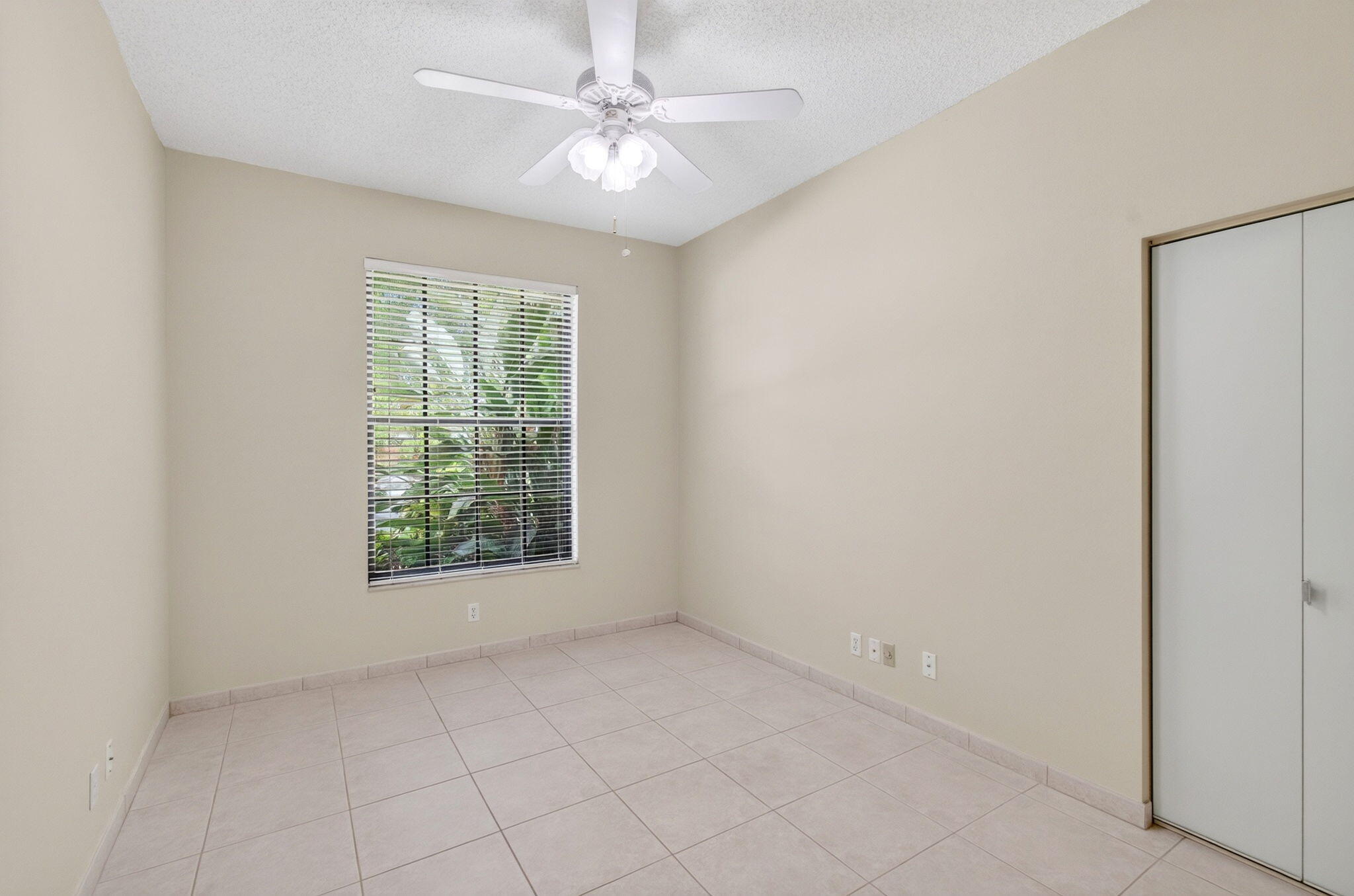 main property photo 123