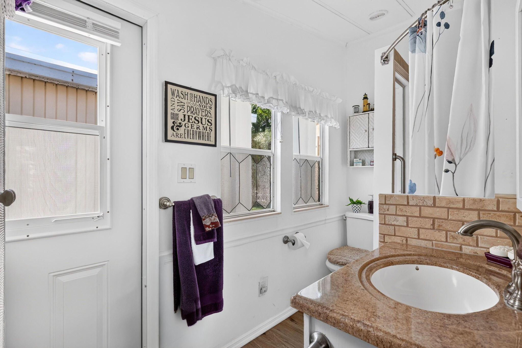 main property photo 25
